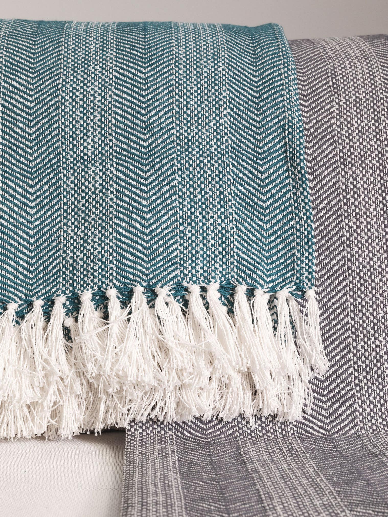 Baumwolldecke Alisea Blau im Design Ikat aus 100% Baumwolle von benuta Nest