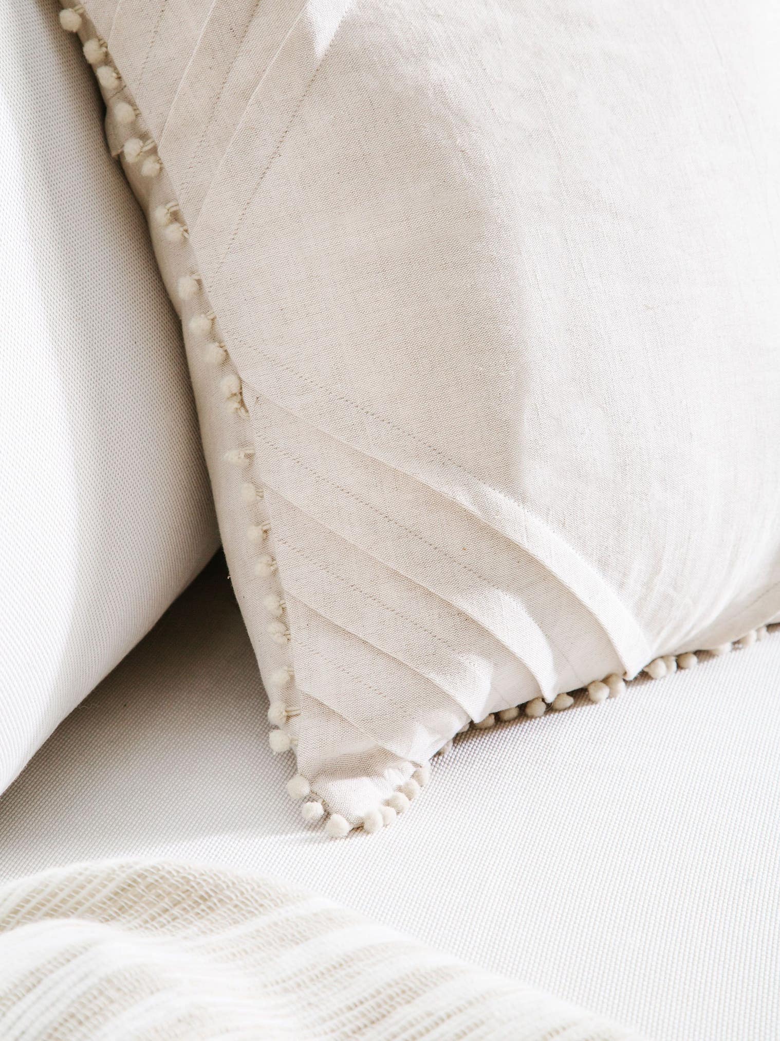 Kissenbezug Linnea Natur im Design Geometrisch aus 55% Baumwolle, 45% Leinen von benuta Pure