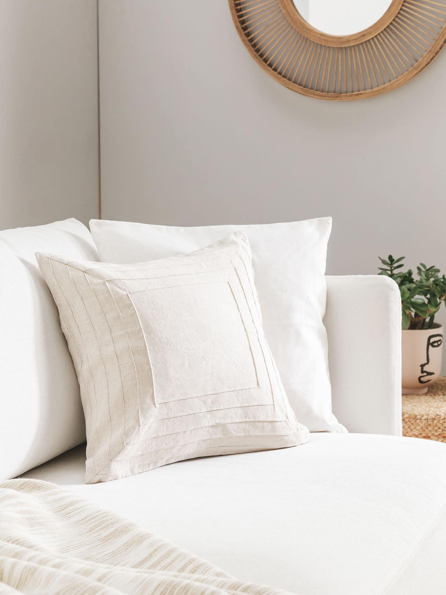 Cushion Cover Linnea natural in Geometric design made of 55% Cotton, 45% Linen by benuta Pure