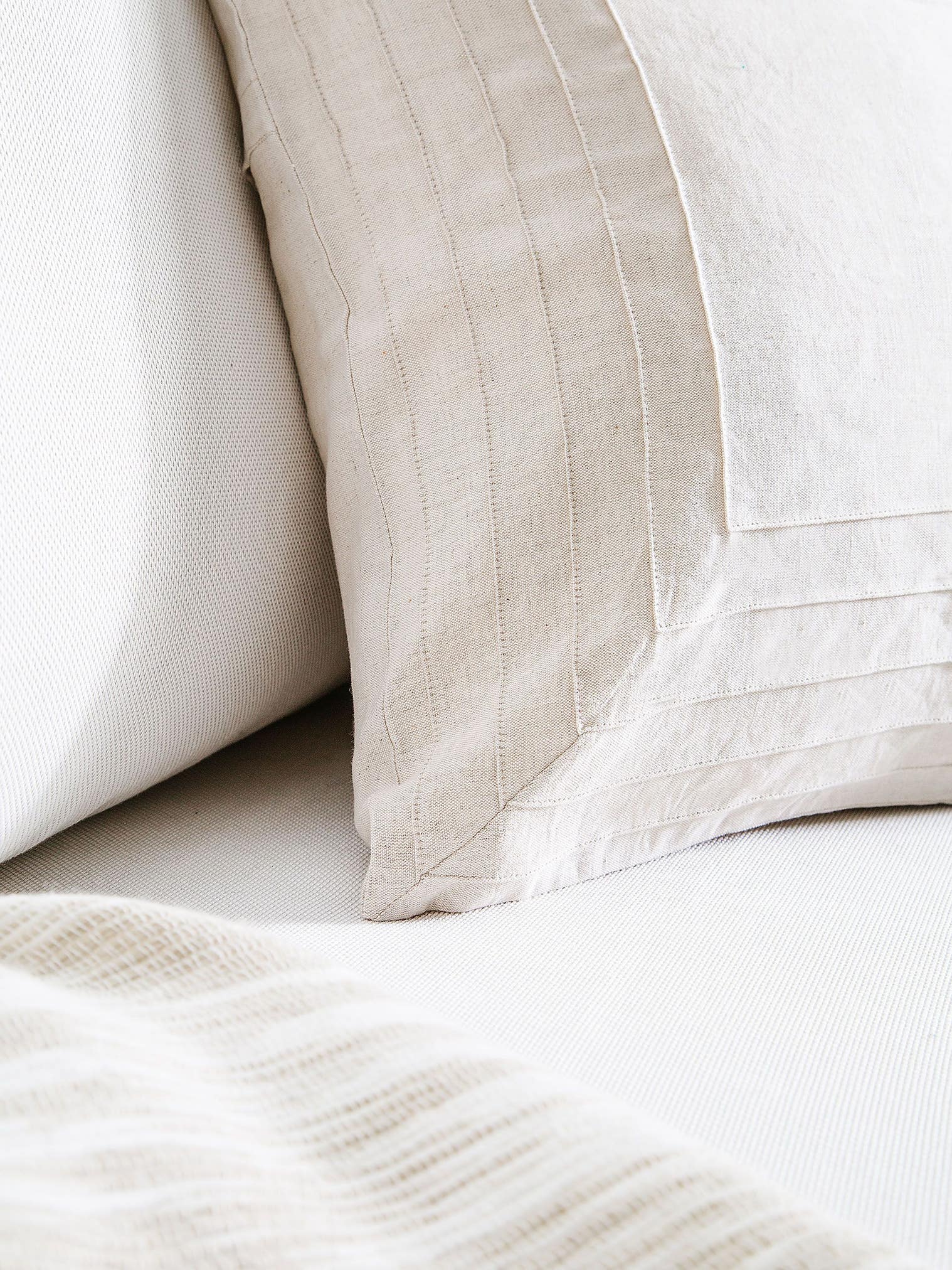 Cushion Cover Linnea natural in Geometric design made of 55% Cotton, 45% Linen by benuta Pure