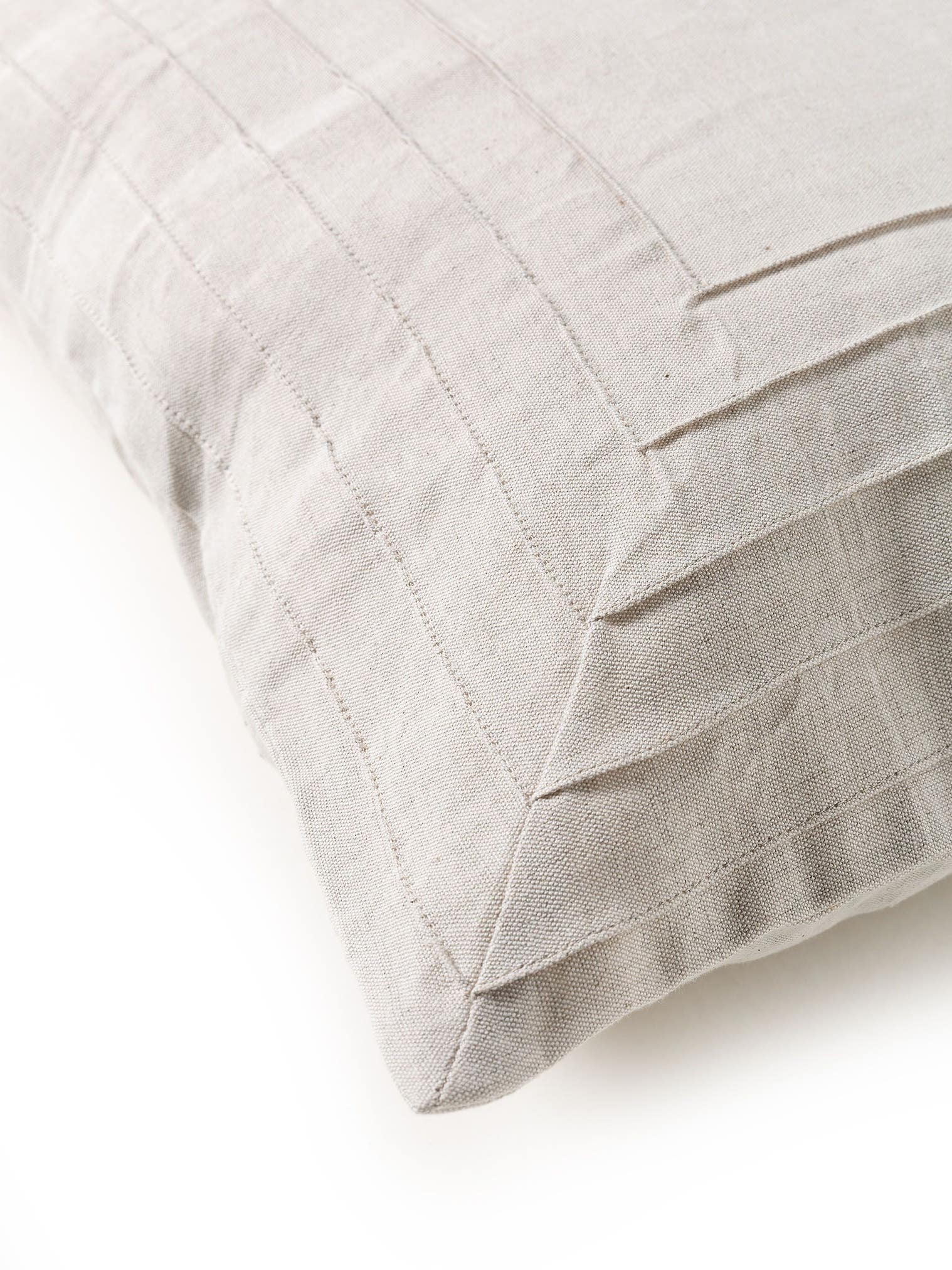 Cushion Cover Linnea natural in Geometric design made of 55% Cotton, 45% Linen by benuta Pure