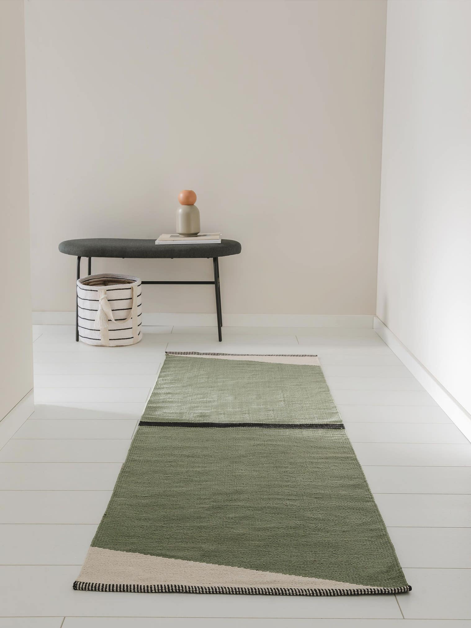 Tapis en 100% Coton en Vert avec une pile de 1- 5 mm de hauteur de benuta Pop