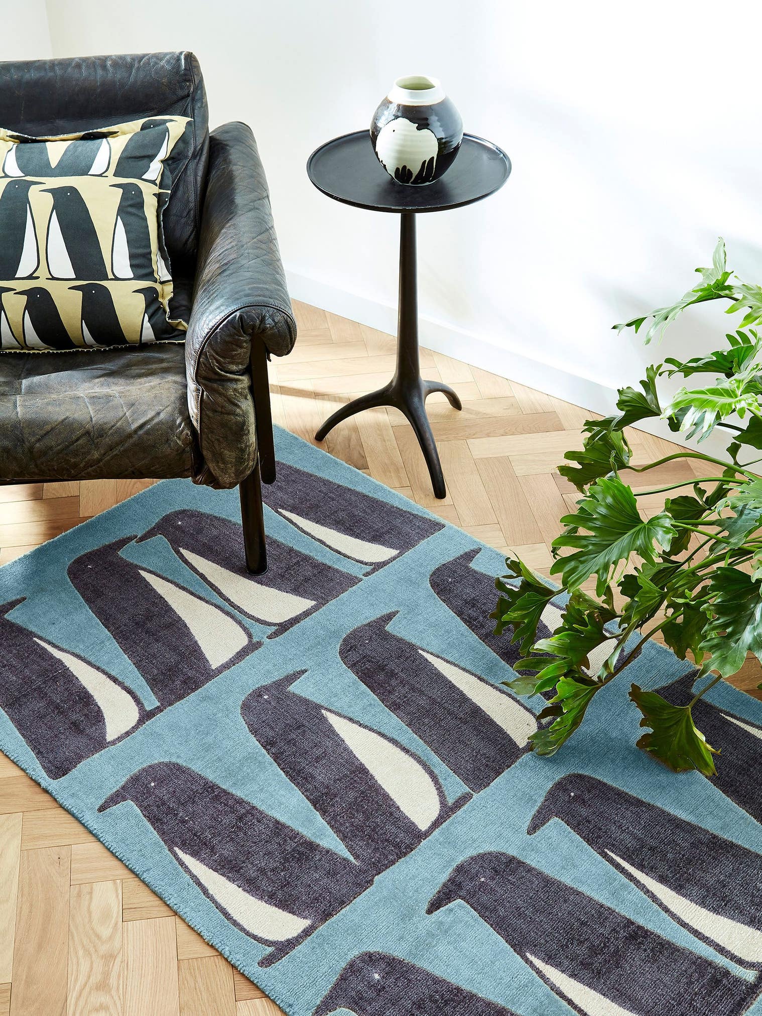 Teppich aus 100% Wolle in Blau mit 11 bis 20 mm hohem Flor von Scion