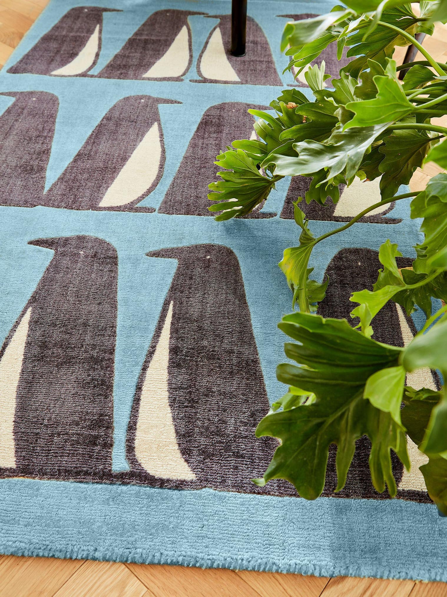 Teppich aus 100% Wolle in Blau mit 11 bis 20 mm hohem Flor von Scion
