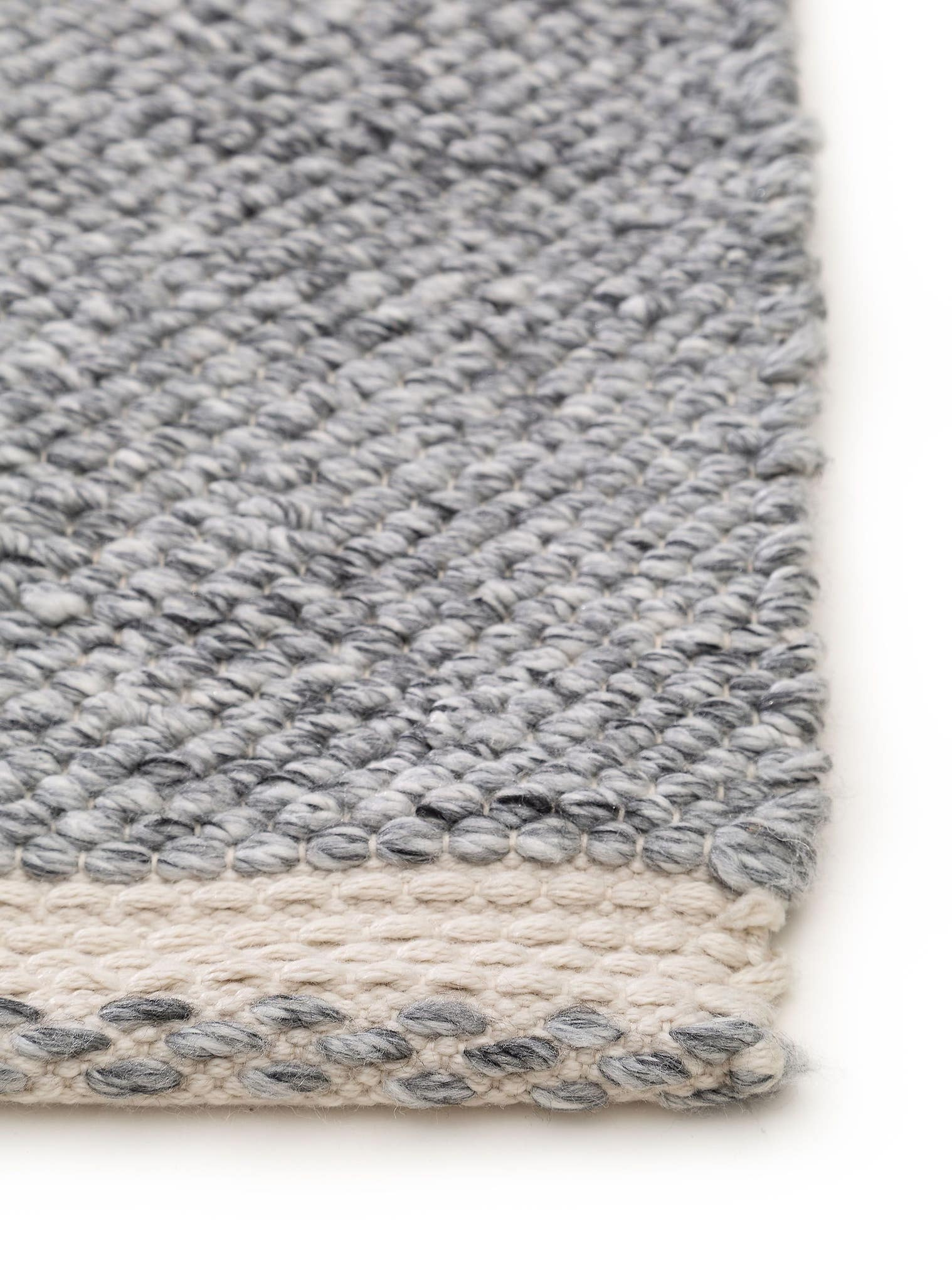 Tæppe af 100% Polyester i Grå med 1- 5 mm høj luv fra benuta Pure