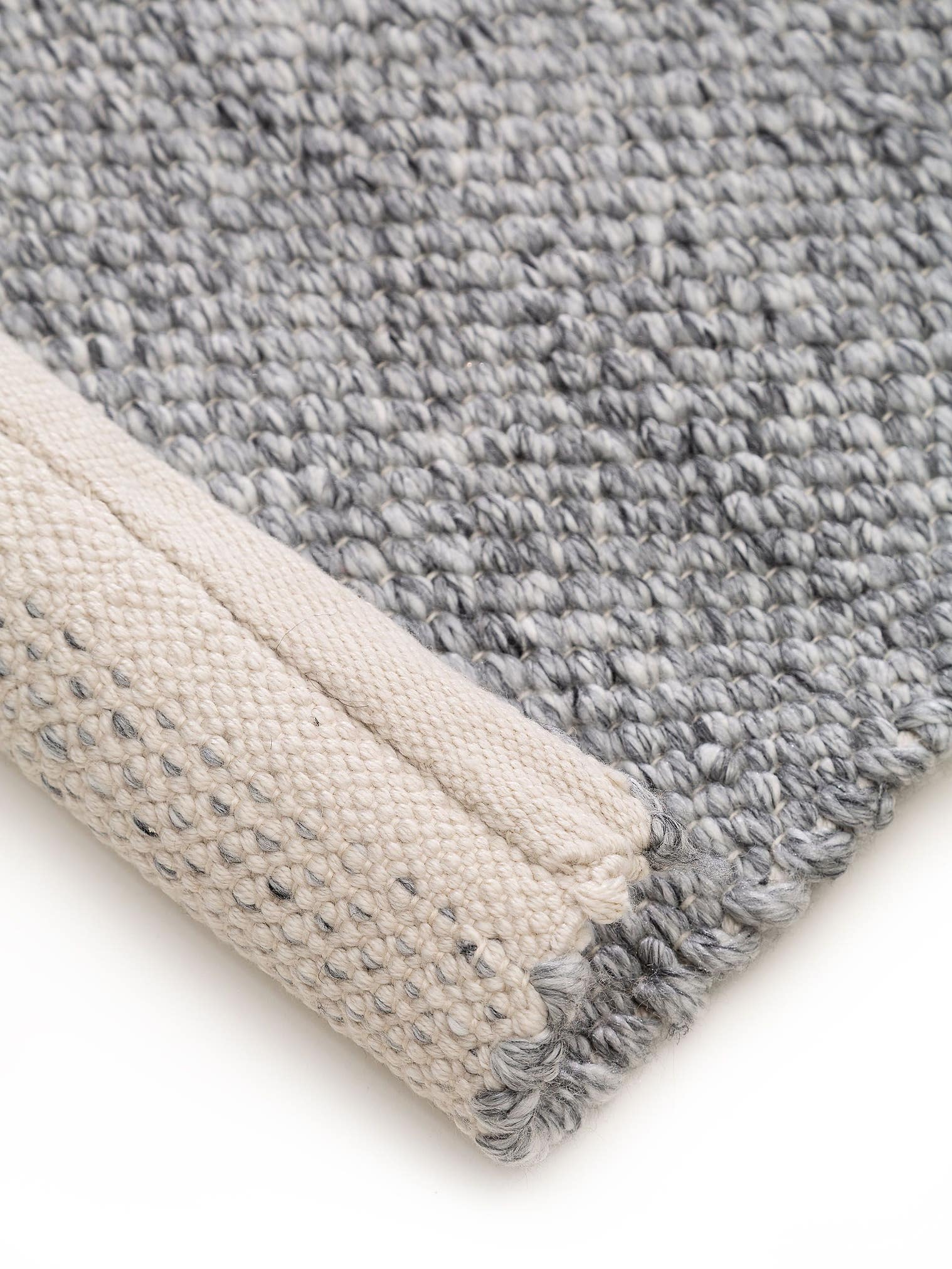 Tæppe af 100% Polyester i Grå med 1- 5 mm høj luv fra benuta Pure