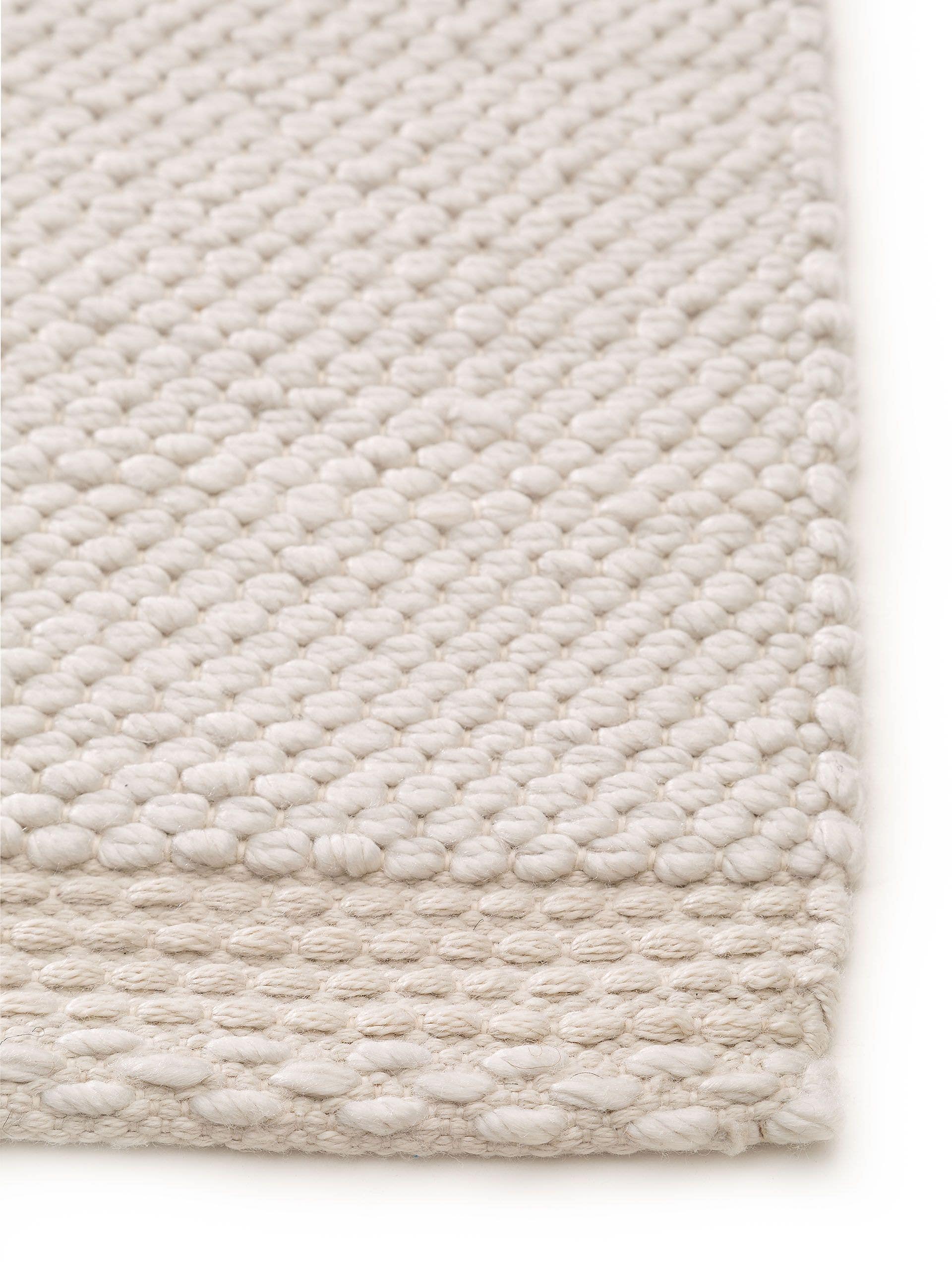 Matta av 100% Polyester i Beige med 1- 5 mm hög lugg från benuta Pure
