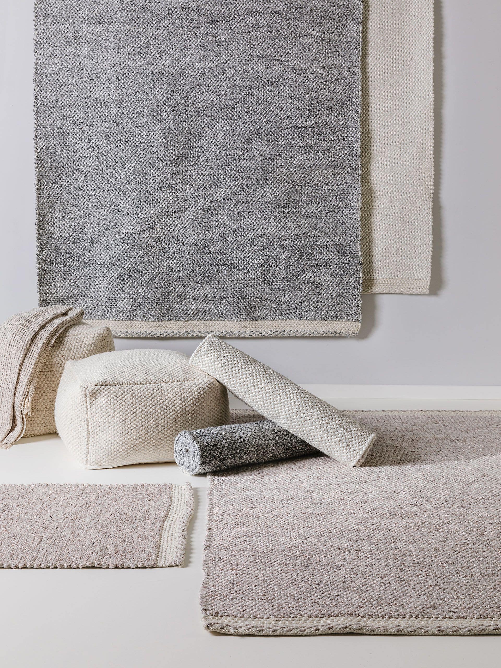 Matta av 100% Polyester i Beige med 1- 5 mm hög lugg från benuta Pure