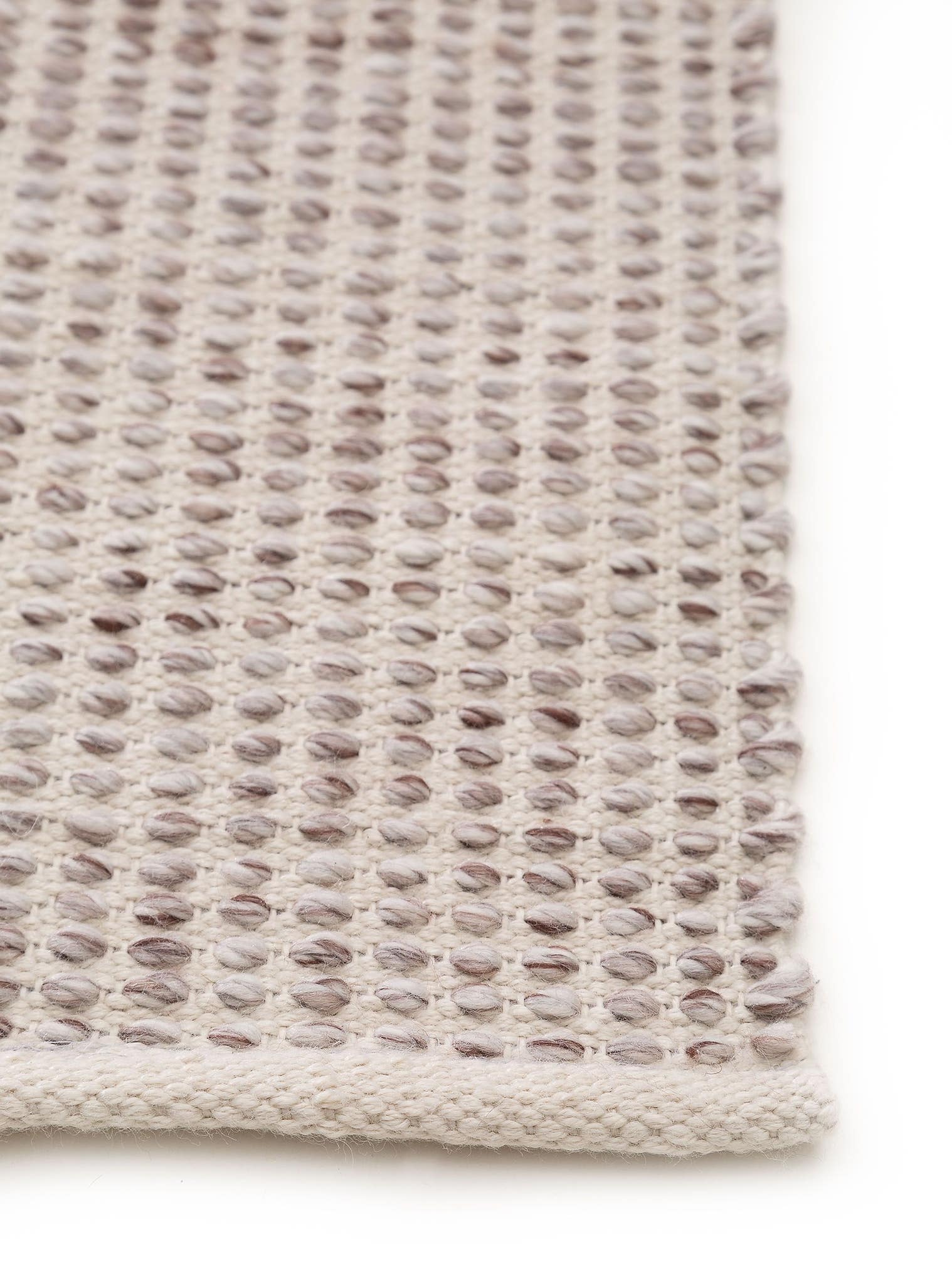 Tæppe af 100% Polyester i Beige med 1- 5 mm høj luv fra benuta Pure