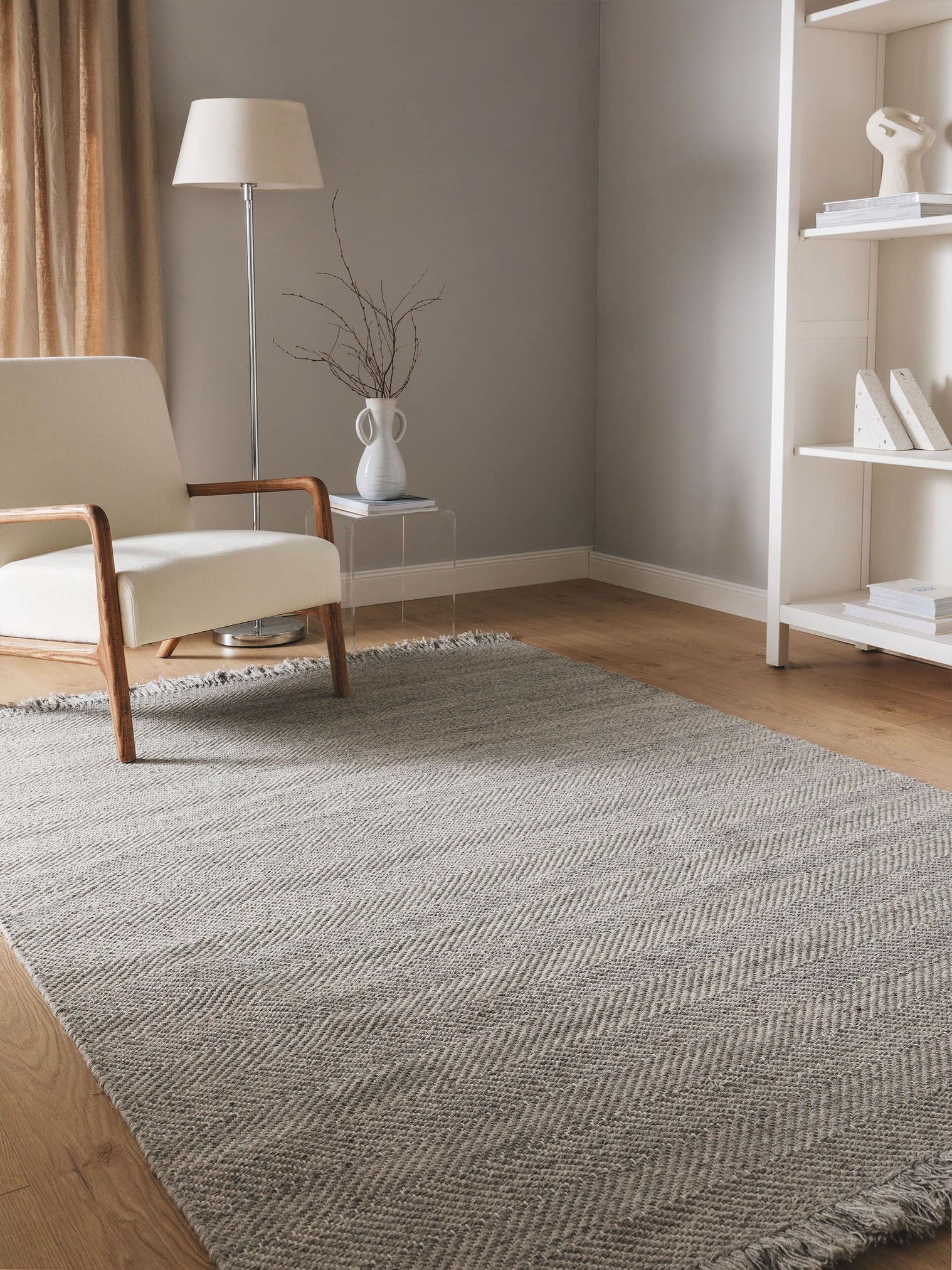 Teppe av 60 % ull, 20 % bomull, 20 % polyester i Grå med opptil 5 mm høy lugg fra benuta Pure
