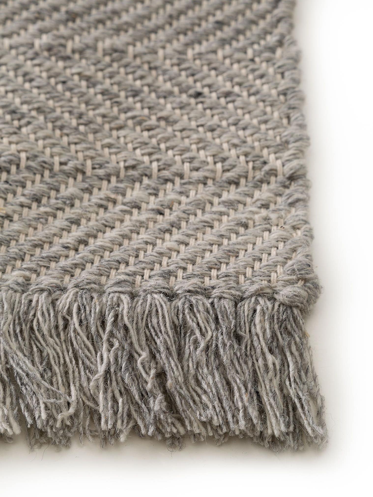 Teppe av 60 % ull, 20 % bomull, 20 % polyester i Grå med opptil 5 mm høy lugg fra benuta Pure