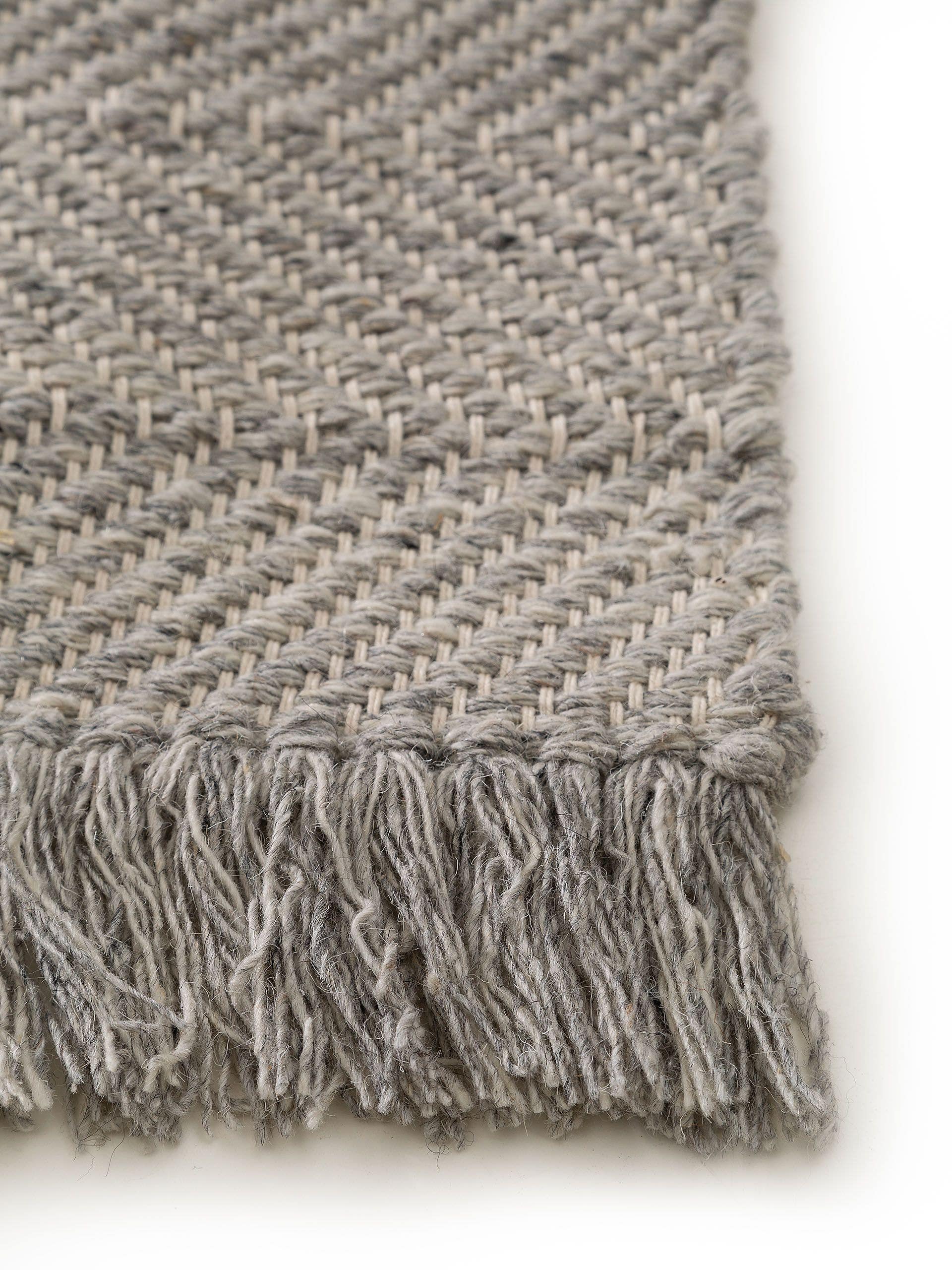 Tapijt van 60% Wol, 20% Katoen, 20 %Polyester in Grijs met een 1- 5 mm hoge pool van benuta Pure