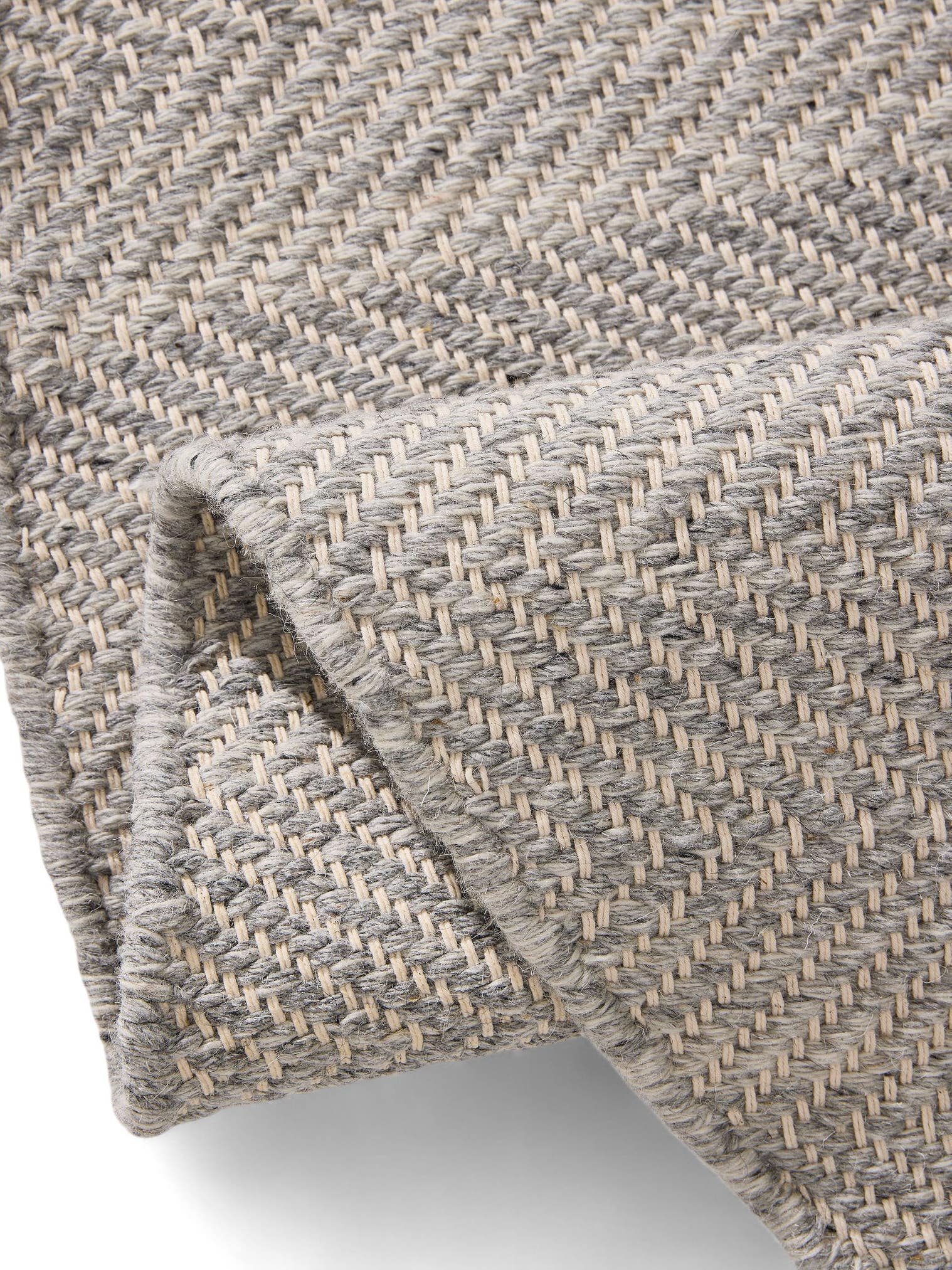 Teppich aus 60% Wolle, 20% Baumwolle, 20% Polyester in Grau mit bis 5 mm hohem Flor von benuta Pure