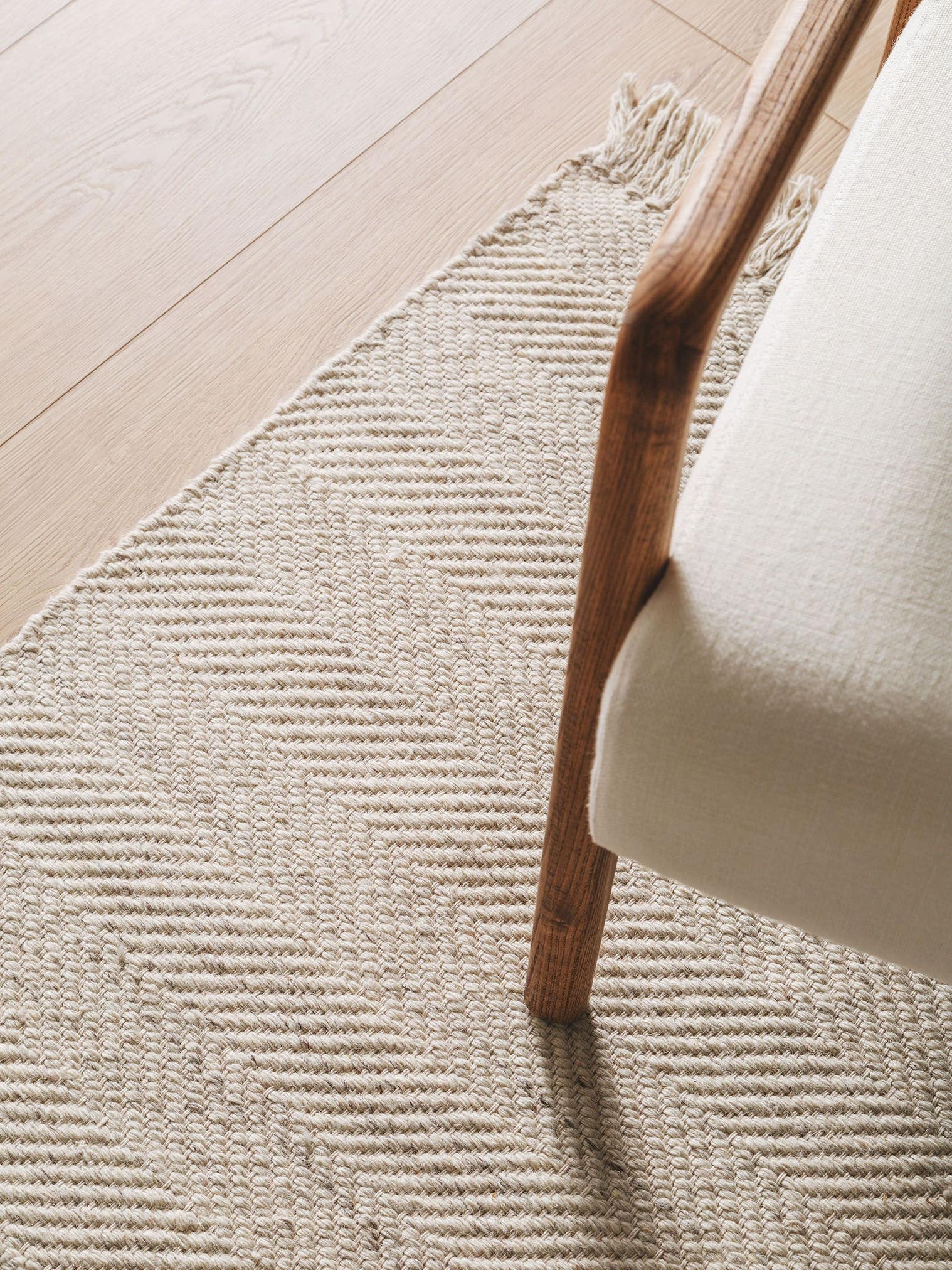 Matta av 60% Ull, 20% Bomull, 20 %Polyester i Beige med 1- 5 mm hög lugg från benuta Pure