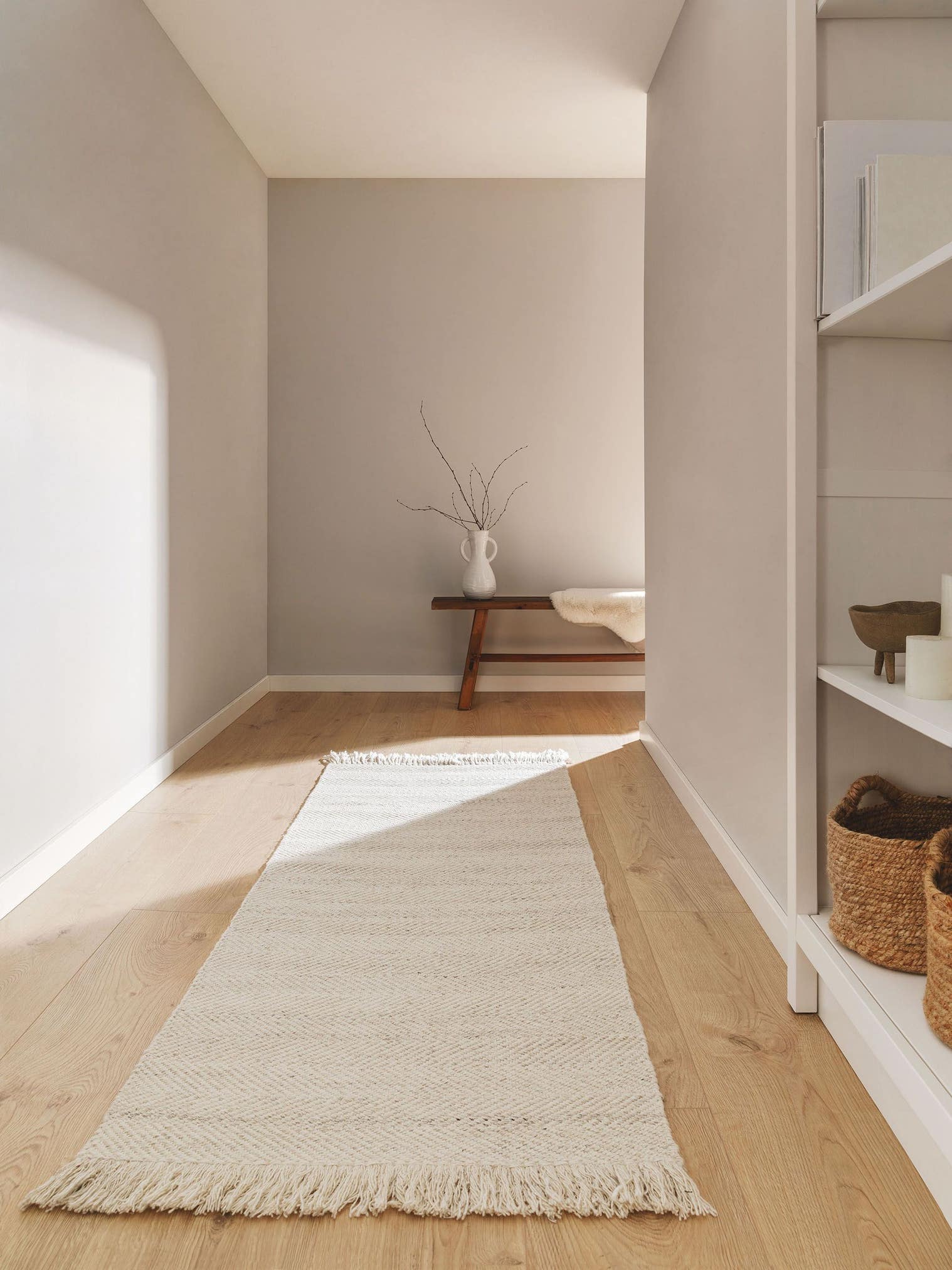 Teppich aus 60% Wolle, 20% Baumwolle, 20% Polyester in Beige mit bis 5 mm hohem Flor von benuta Pure