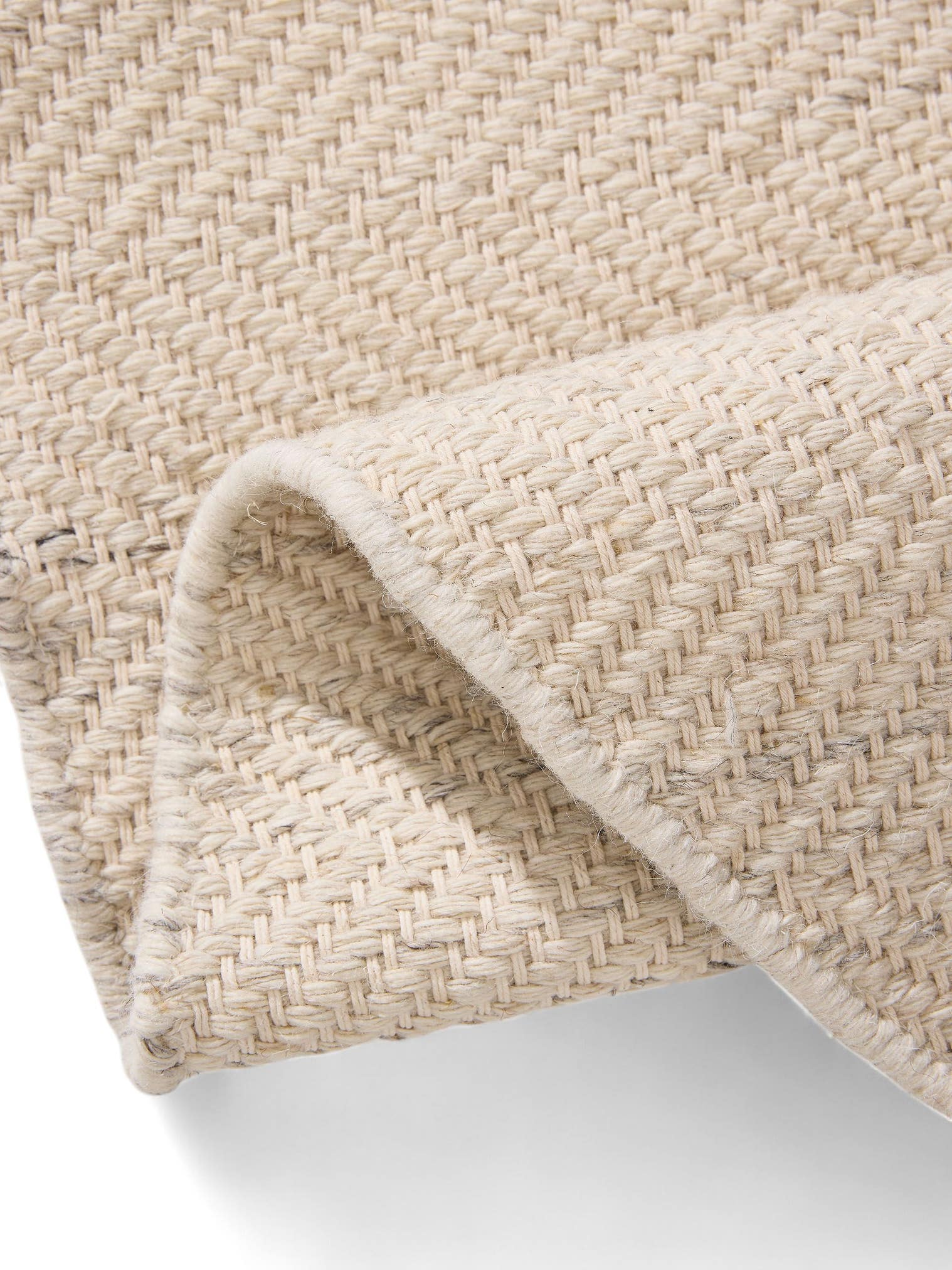 Teppich aus 60% Wolle, 20% Baumwolle, 20% Polyester in Beige mit bis 5 mm hohem Flor von benuta Pure