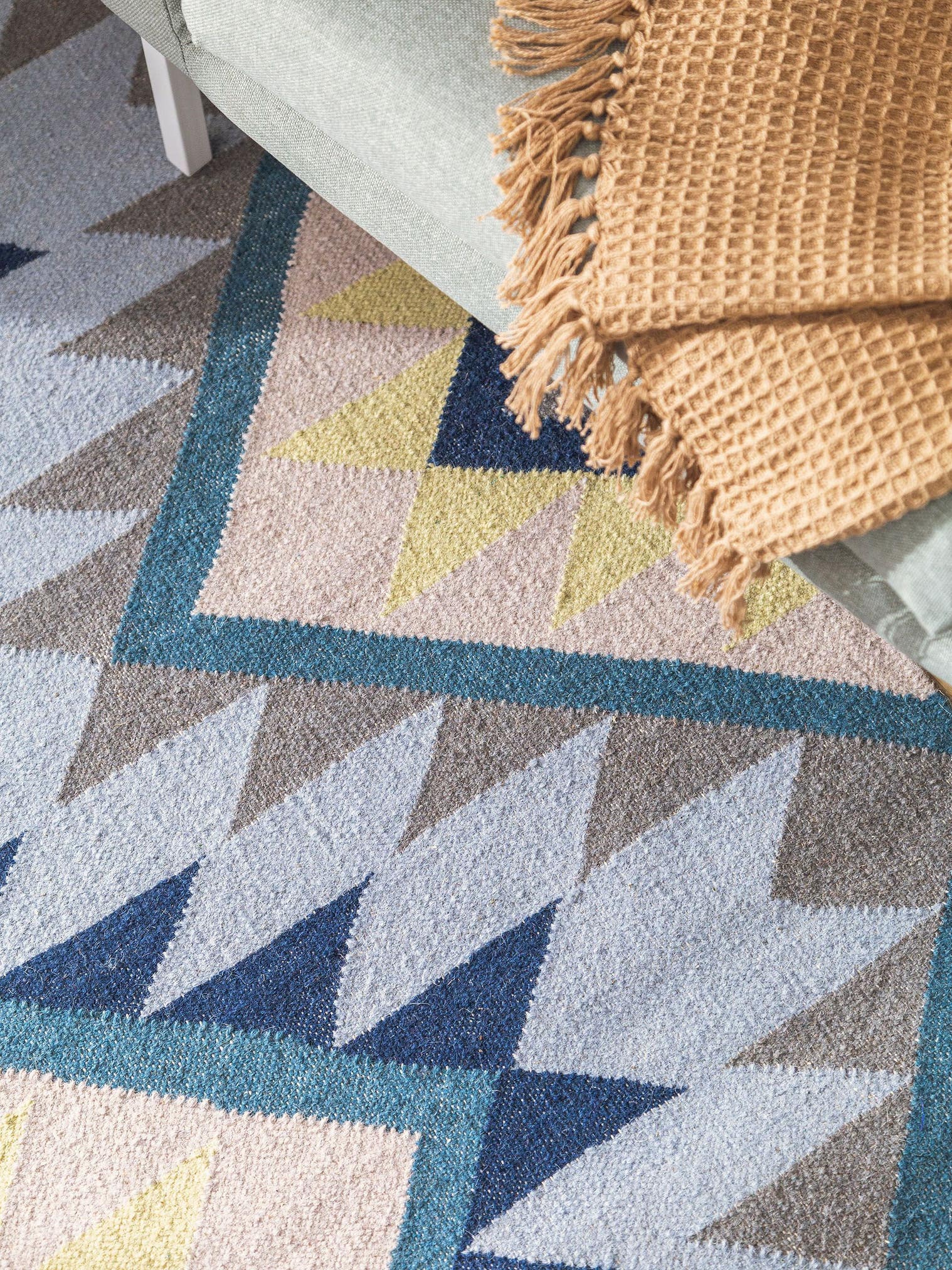 Tappeto di 80% lana, 20% cotone in Azzurro con pelo alto 1- 5 mm da benuta Nest