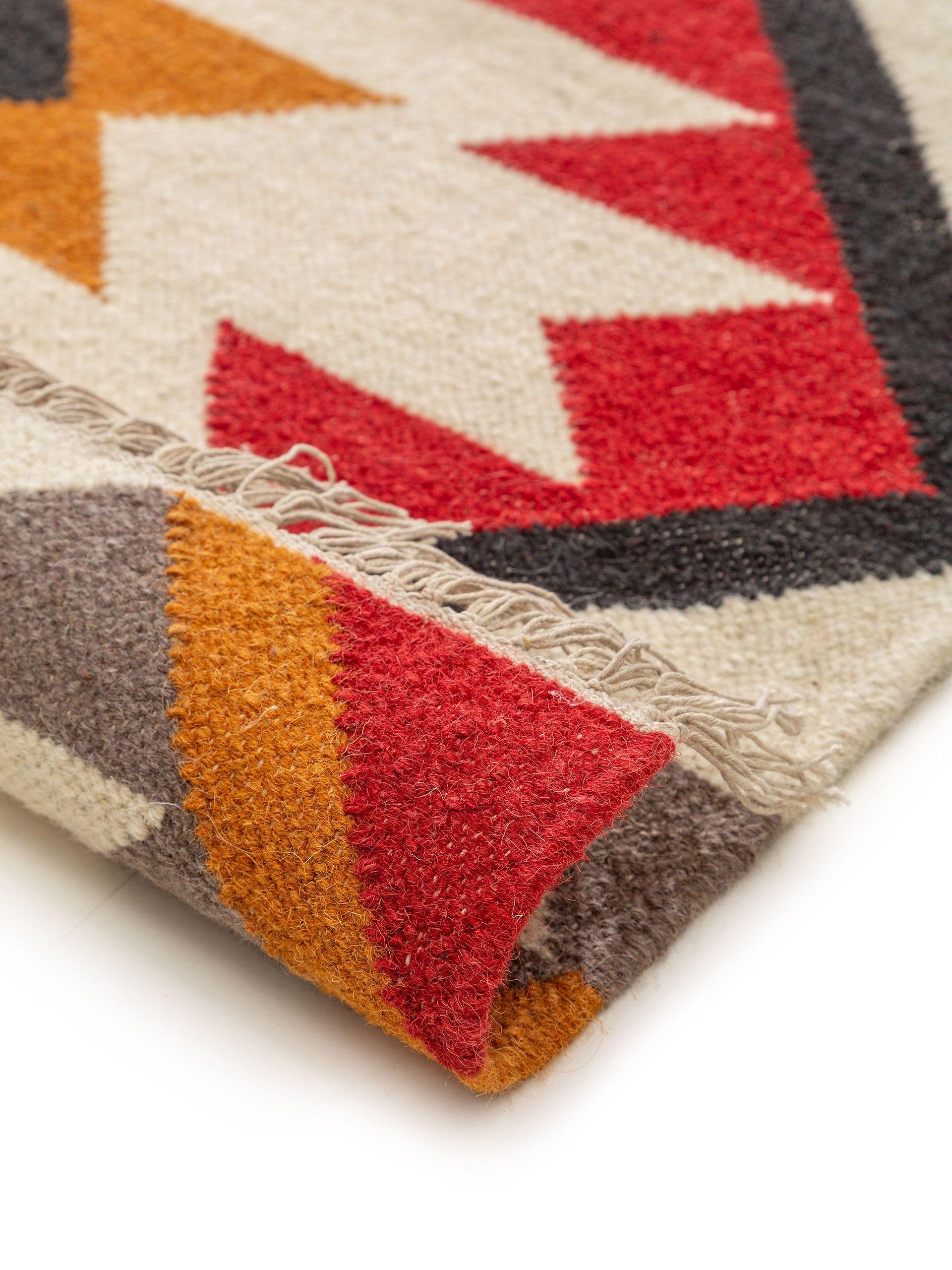 Rug made of 80% wool, 20% cotton in Red with a 1- 5 mm high pile by benuta Nest