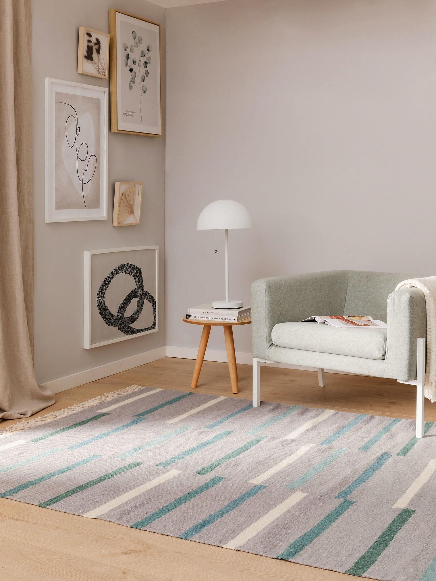 Teppich aus 80% Wolle, 20% Baumwolle in Blau mit bis 5 mm hohem Flor von benuta
