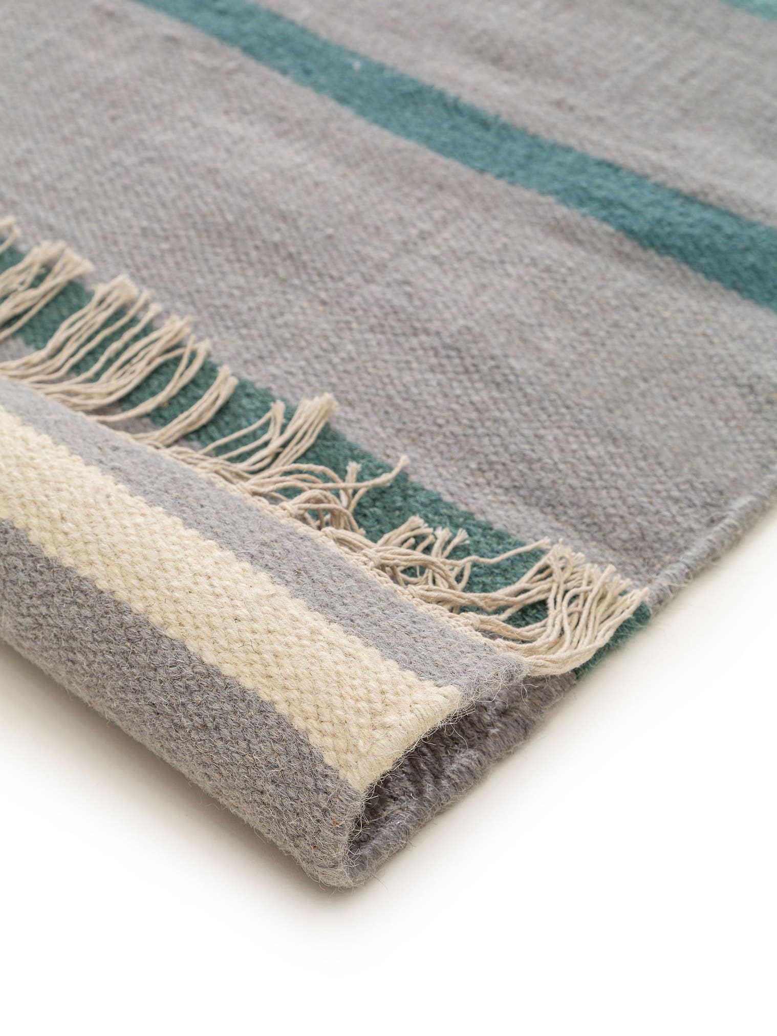 Teppich aus 80% Wolle, 20% Baumwolle in Blau mit bis 5 mm hohem Flor von benuta