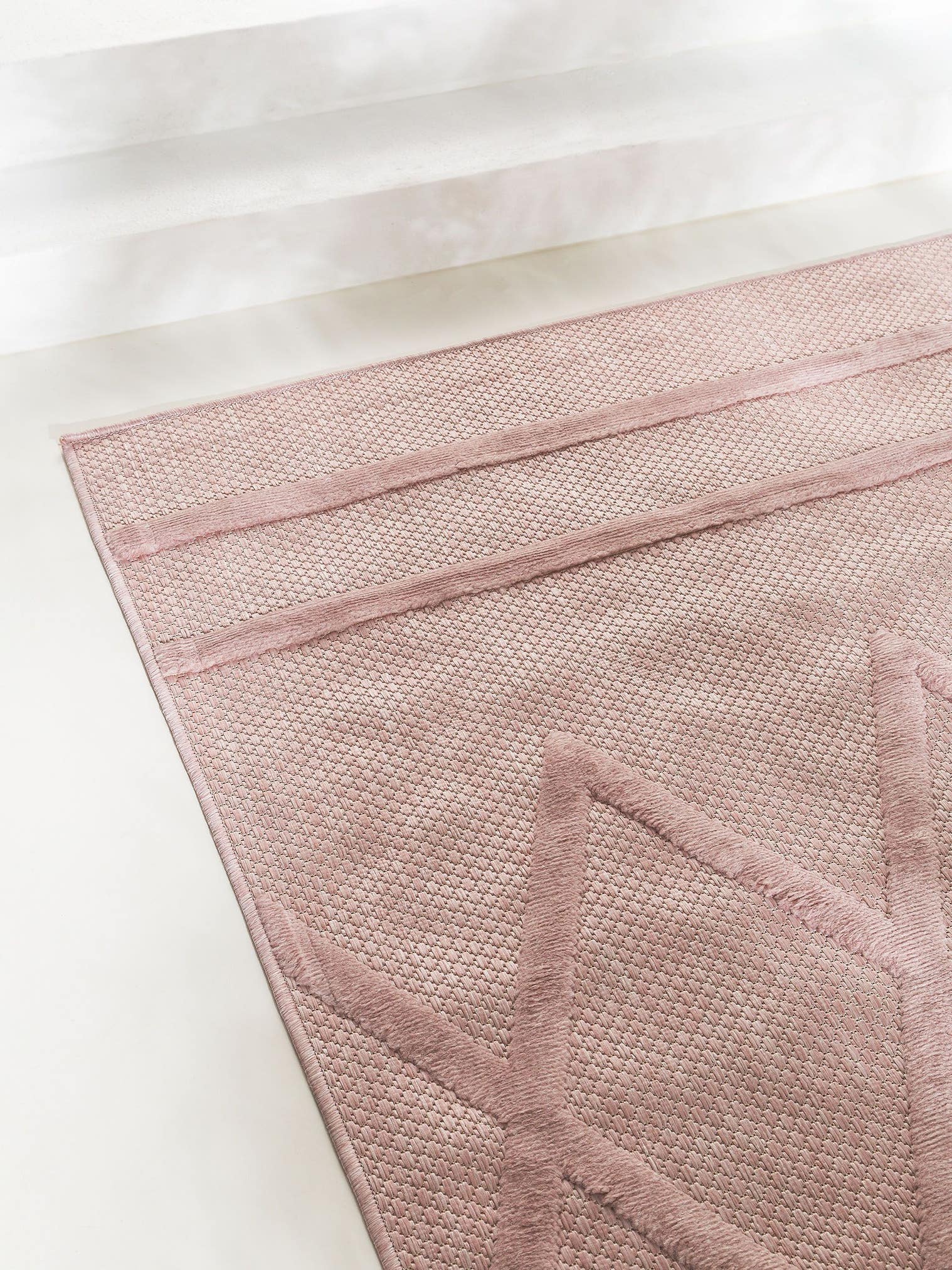 Teppich aus 100% Polypropylen in Rosa mit bis 5 mm hohem Flor von benuta Nest