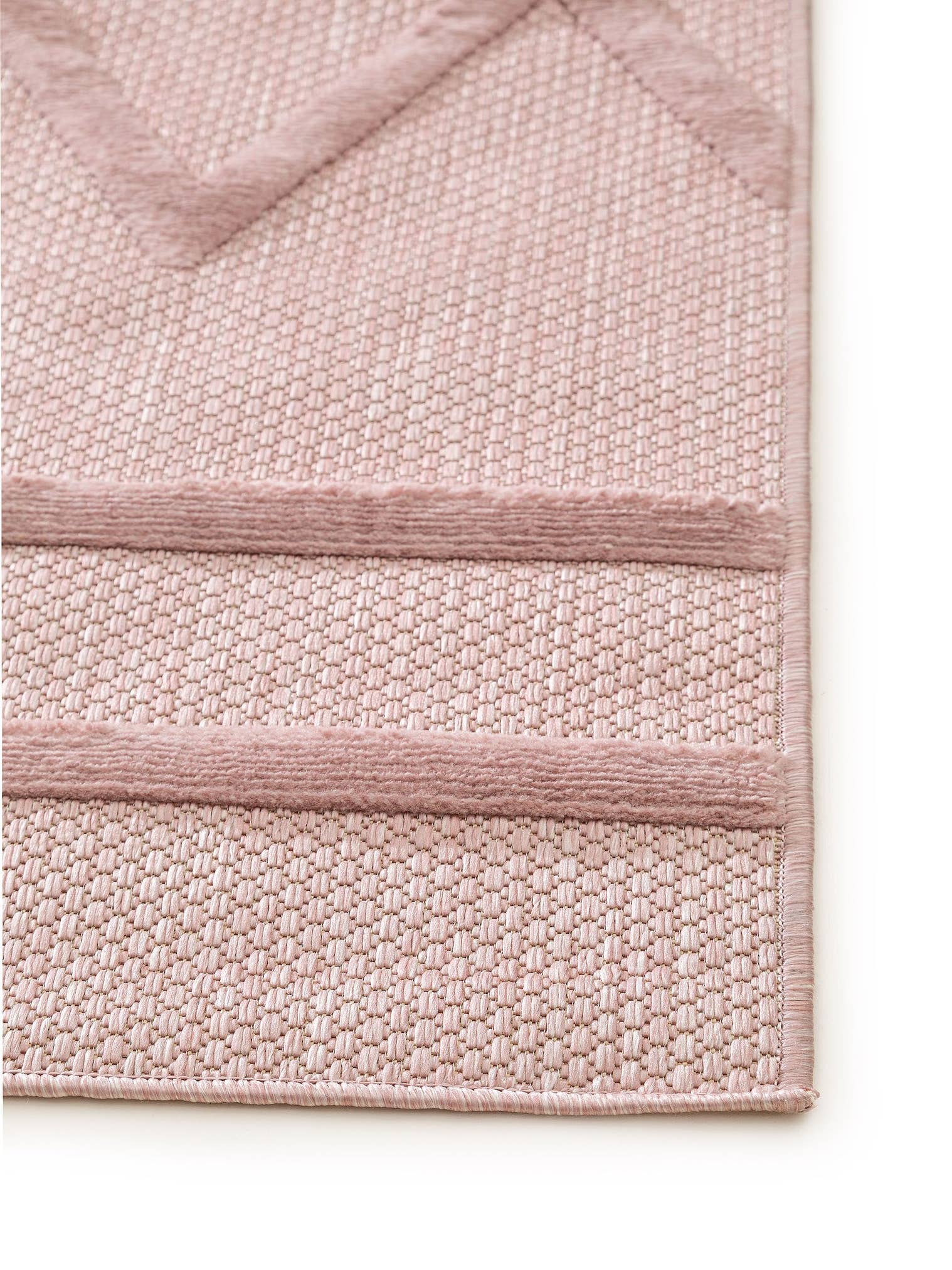Teppich aus 100% Polypropylen in Rosa mit bis 5 mm hohem Flor von benuta Nest