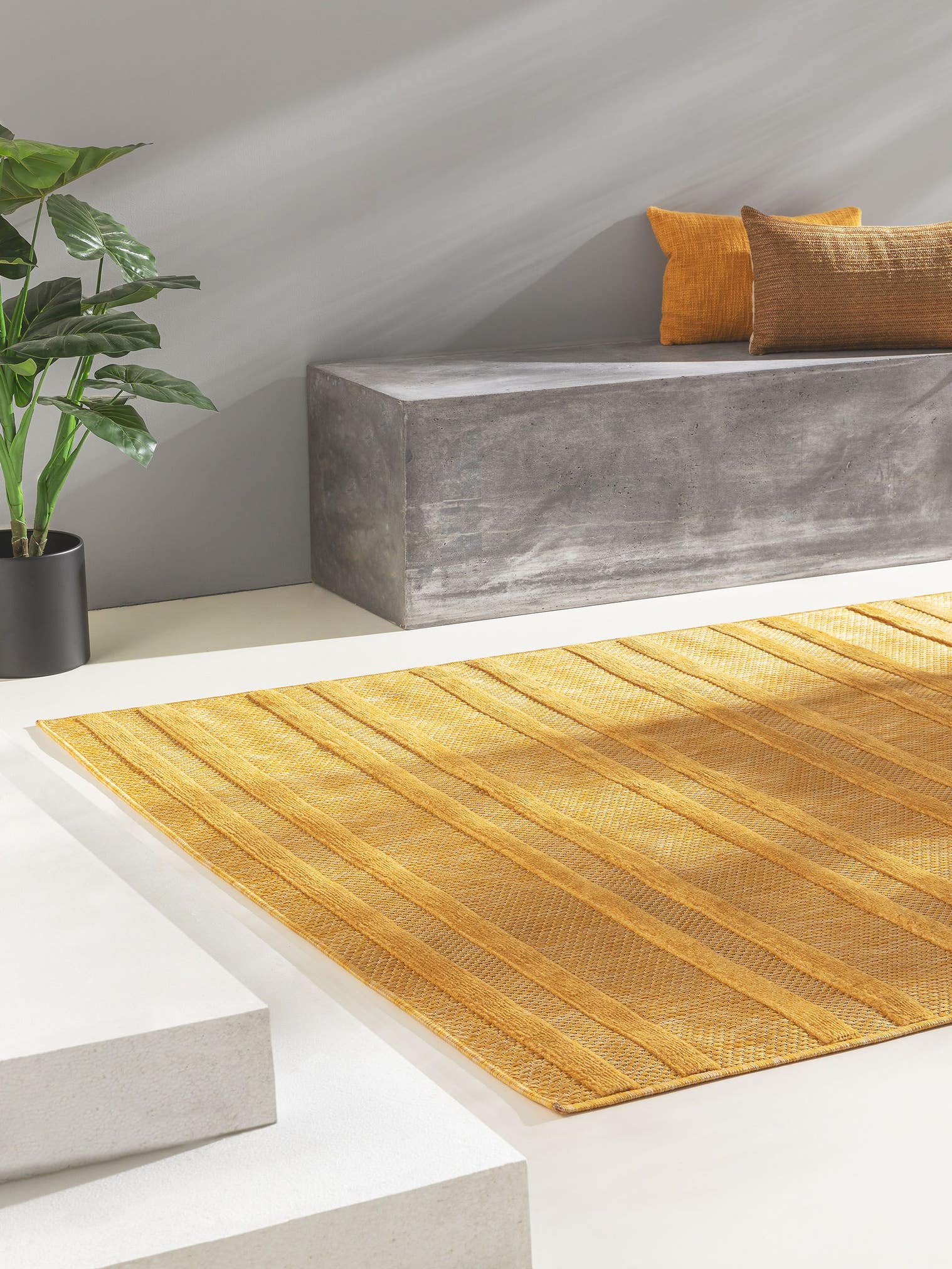 Tapis en 100% Polypropylène en Jaune avec une pile de 1- 5 mm de hauteur de benuta Nest