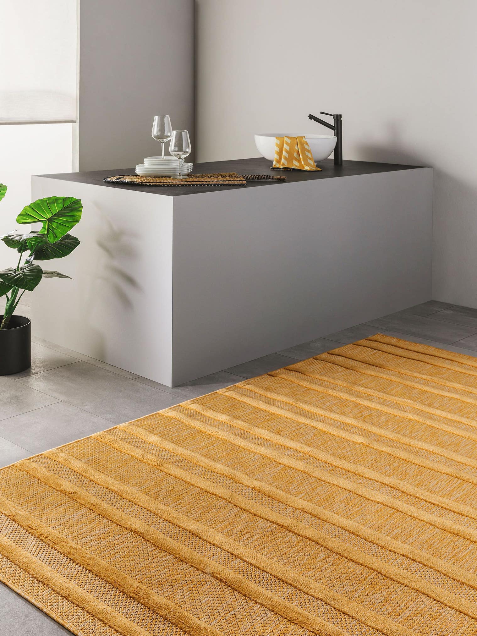 Tapis en 100% Polypropylène en Jaune avec une pile de 1- 5 mm de hauteur de benuta Nest