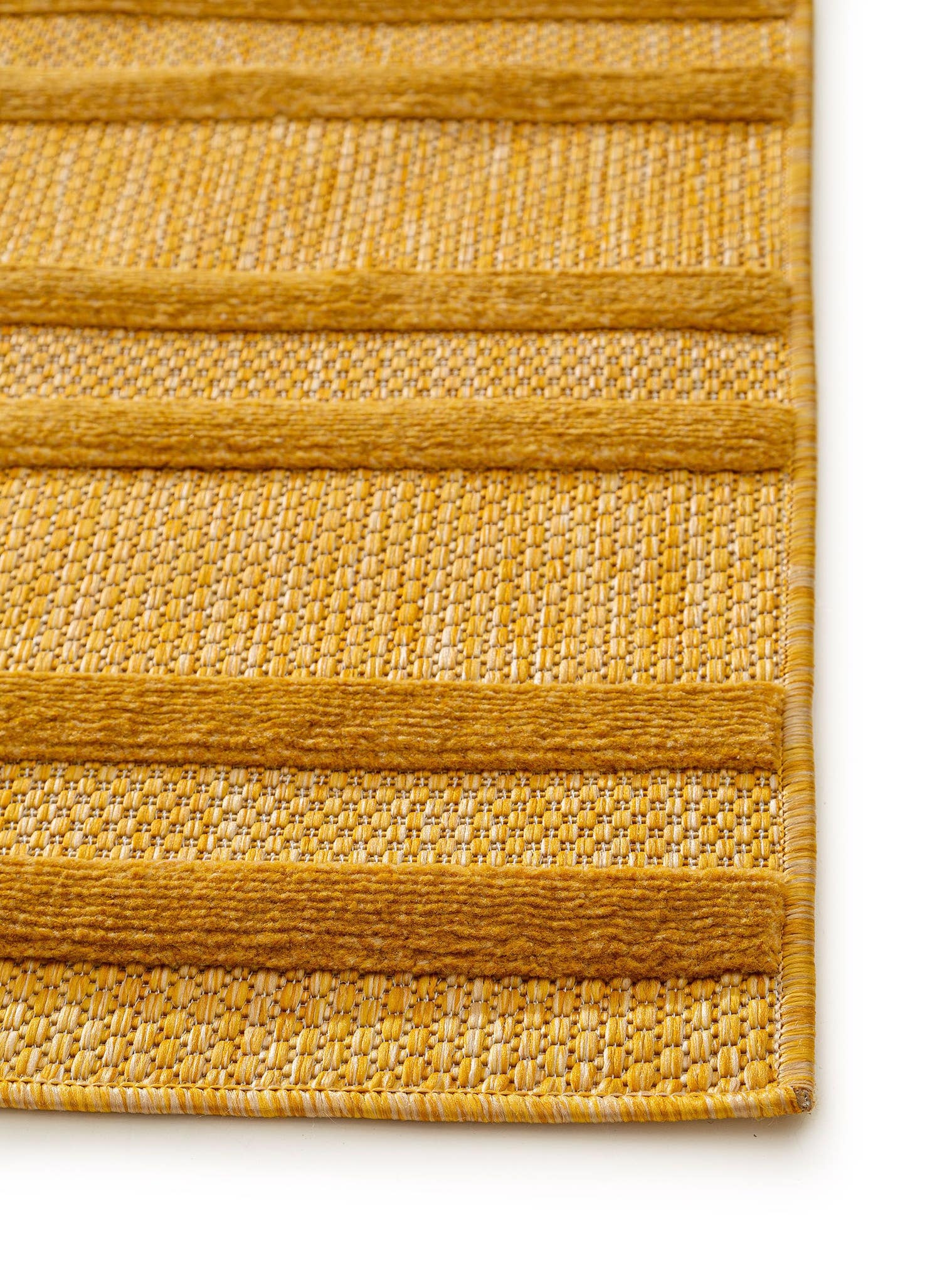 Tapis en 100% Polypropylène en Jaune avec une pile de 1- 5 mm de hauteur de benuta Nest