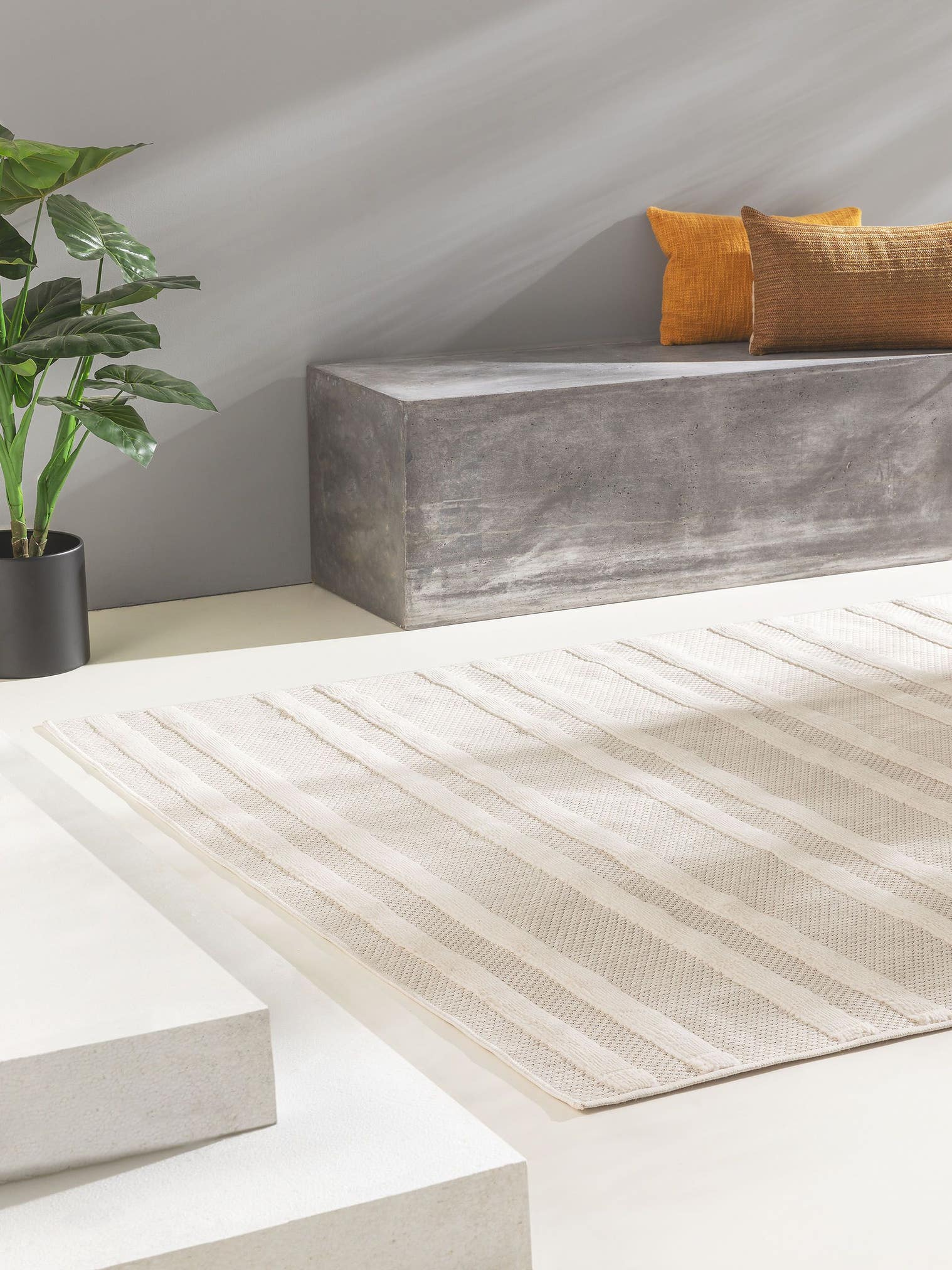 Teppich aus 100% Polypropylen in Beige mit bis 5 mm hohem Flor von benuta Nest