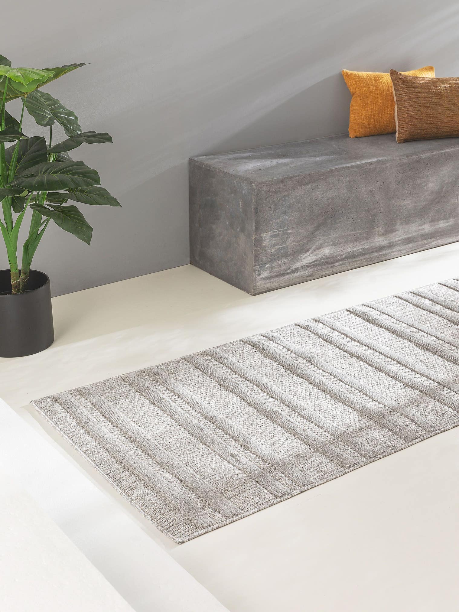 Teppich aus 100% Polypropylen in Grau mit bis 5 mm hohem Flor von benuta