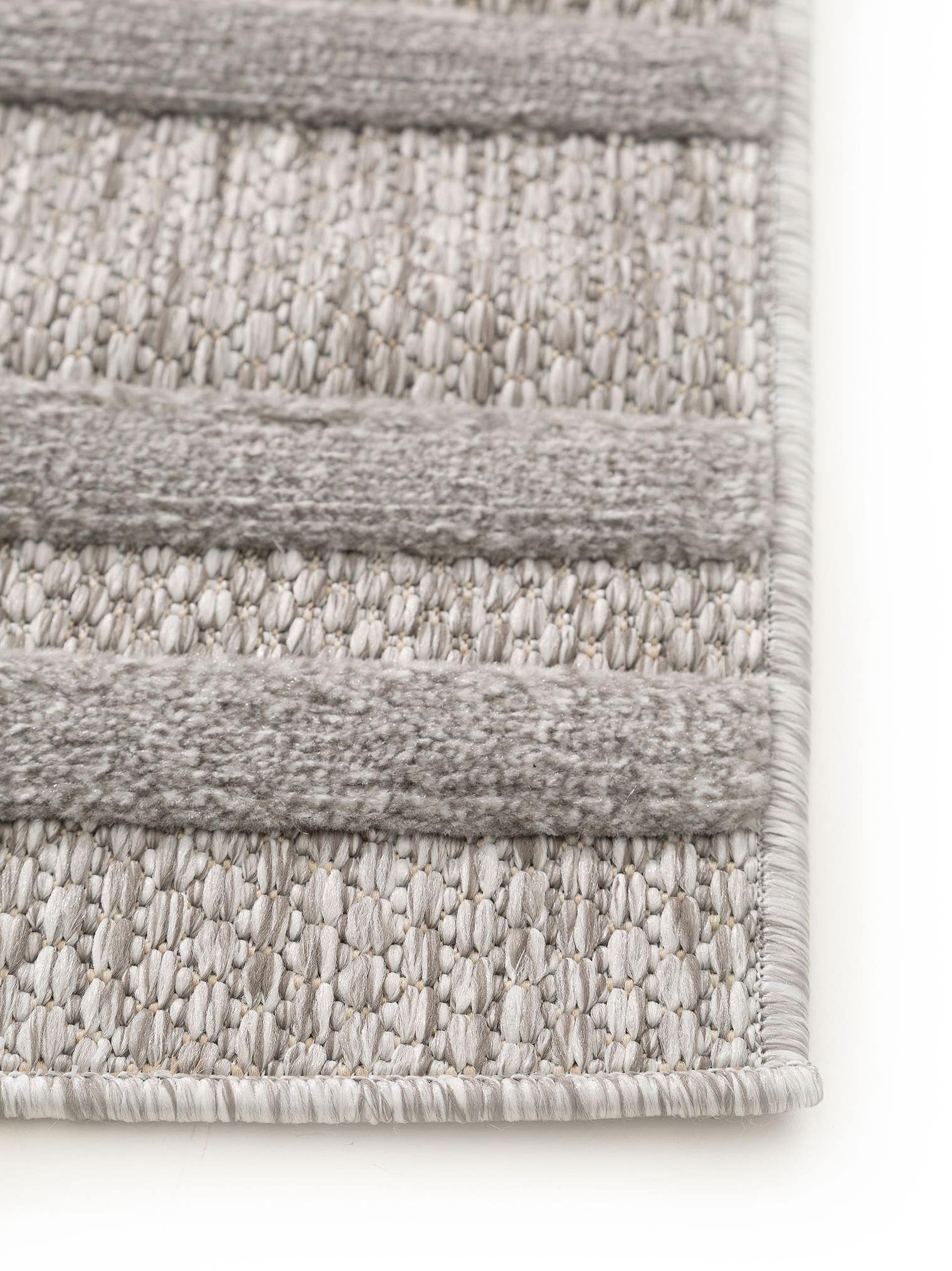 Teppich aus 100% Polypropylen in Grau mit bis 5 mm hohem Flor von benuta