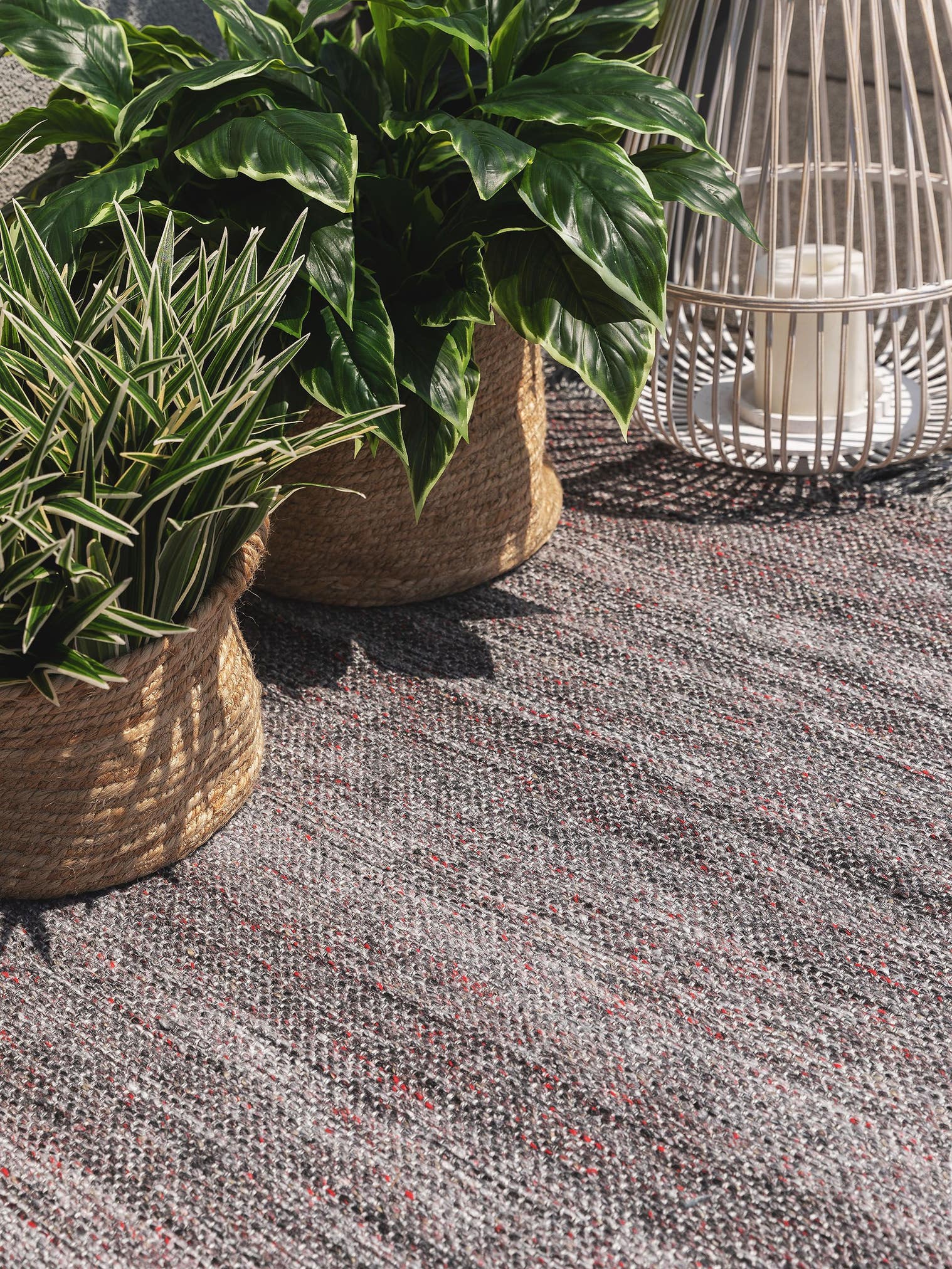 Teppich aus 100% Polyester (recyceltes PET) in Grau mit bis 5 mm hohem Flor von benuta Pure