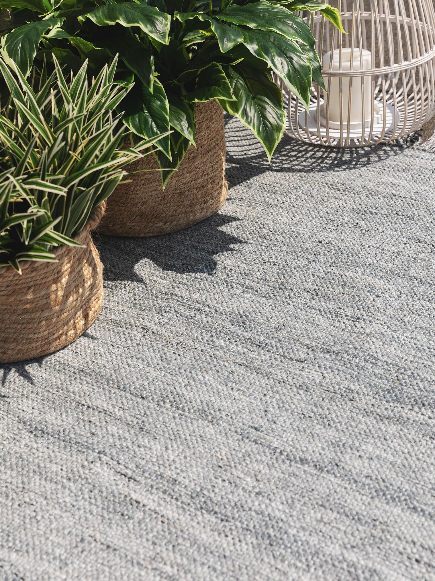 Teppich aus 100% Polyester (recyceltes PET) in Grau mit bis 5 mm hohem Flor von benuta Pure