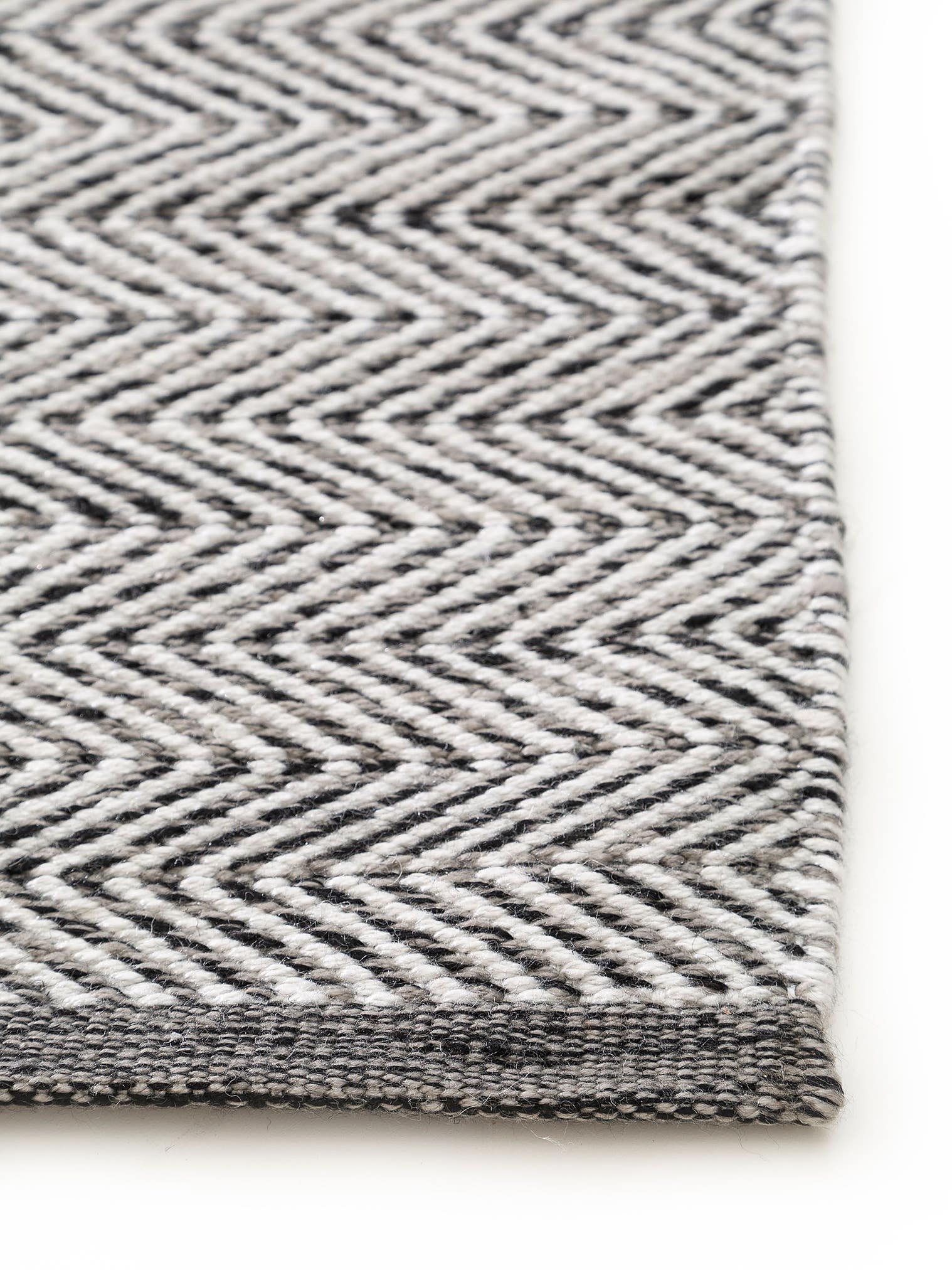 Rug made of 100% Polyester (recycled PET) in Grey with a 1- 5 mm high pile by benuta Pure