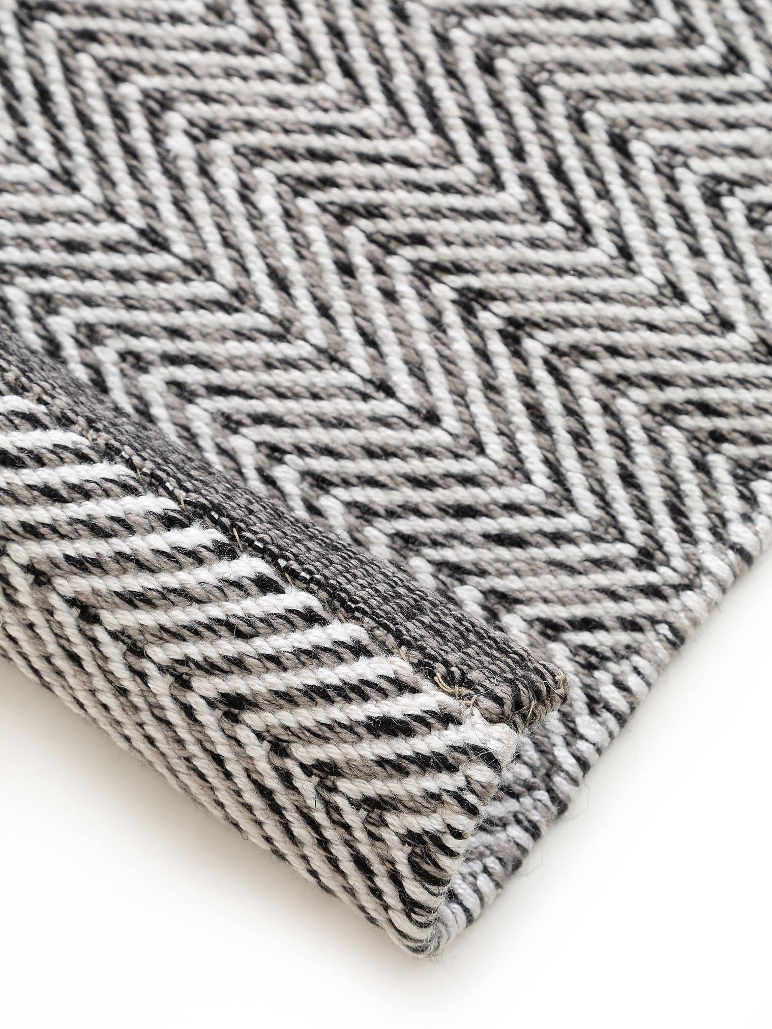 Rug made of 100% Polyester (recycled PET) in Grey with a 1- 5 mm high pile by benuta Pure