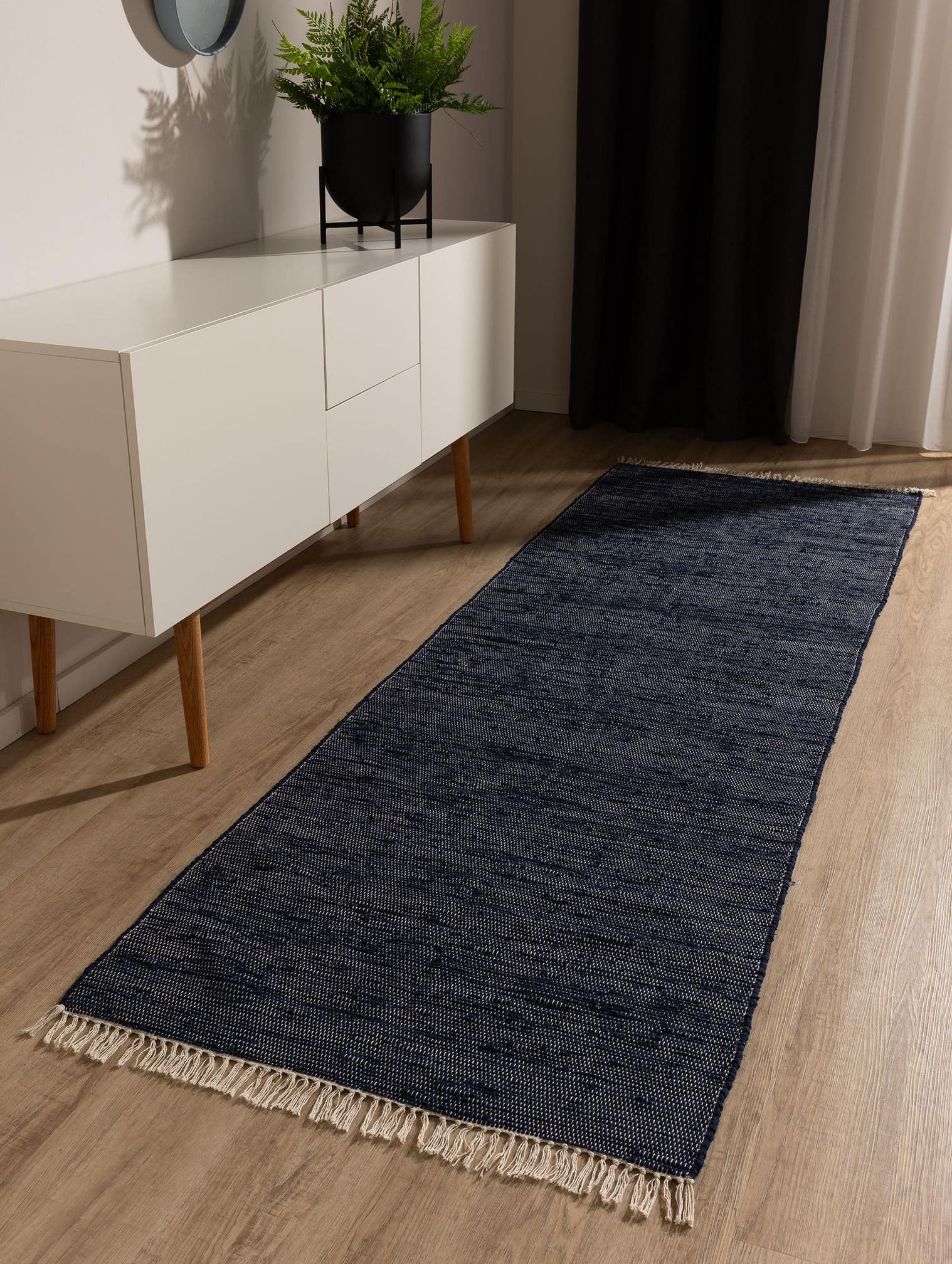 Matta av 100% Bomull (recycled) i Blå med 1- 5 mm hög lugg från benuta Basic