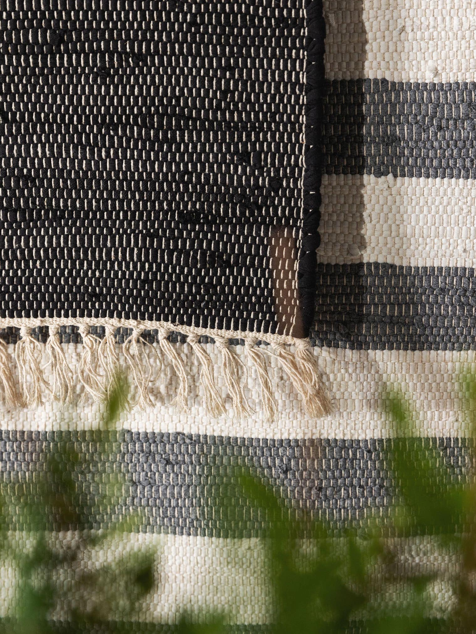 Rug made of 100% Cotton (recycled) in Black with a 1- 5 mm high pile by benuta Basic