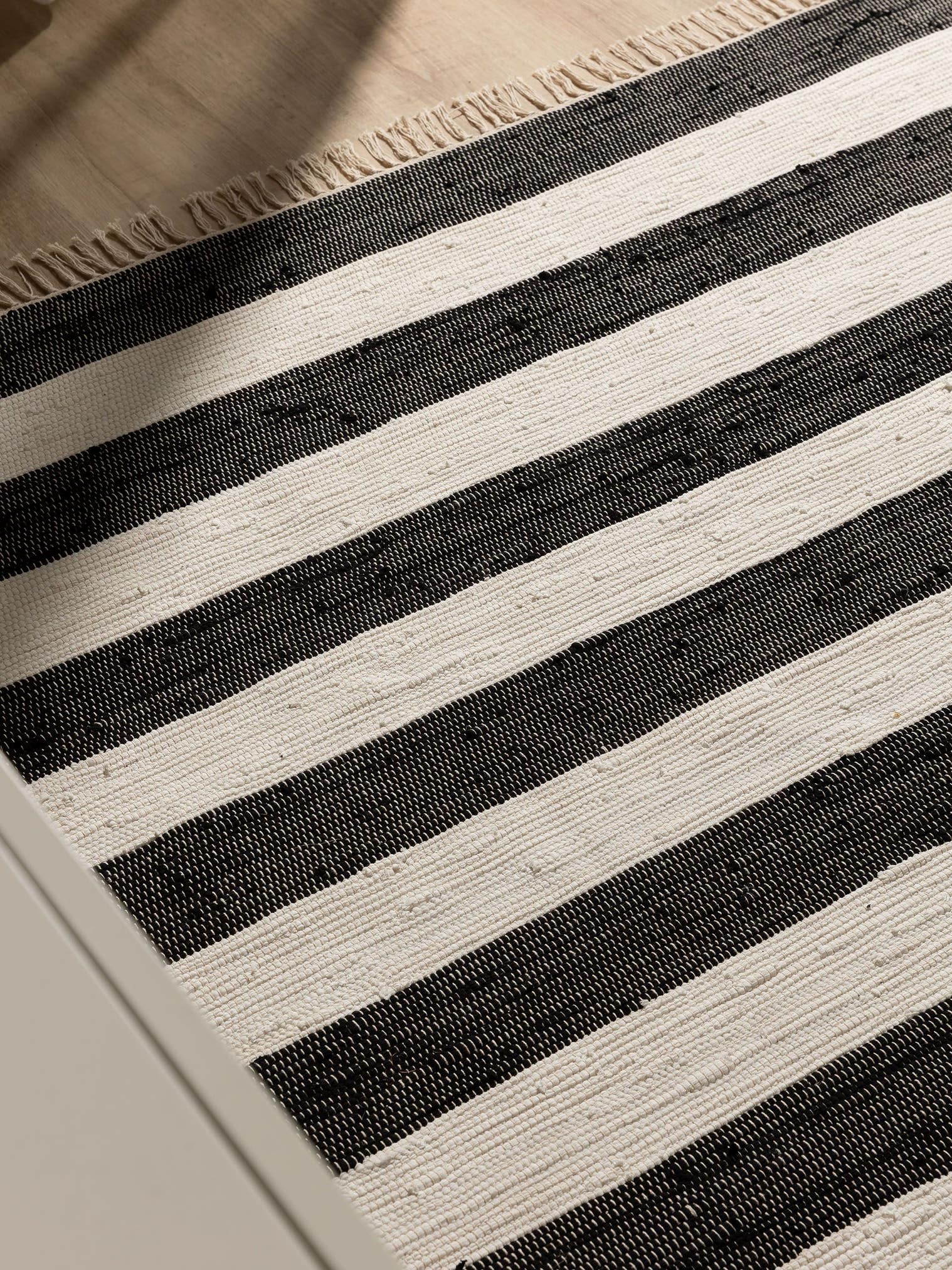 Rug made of 100% Cotton in Black/White with a 1- 5 mm high pile by benuta Basic