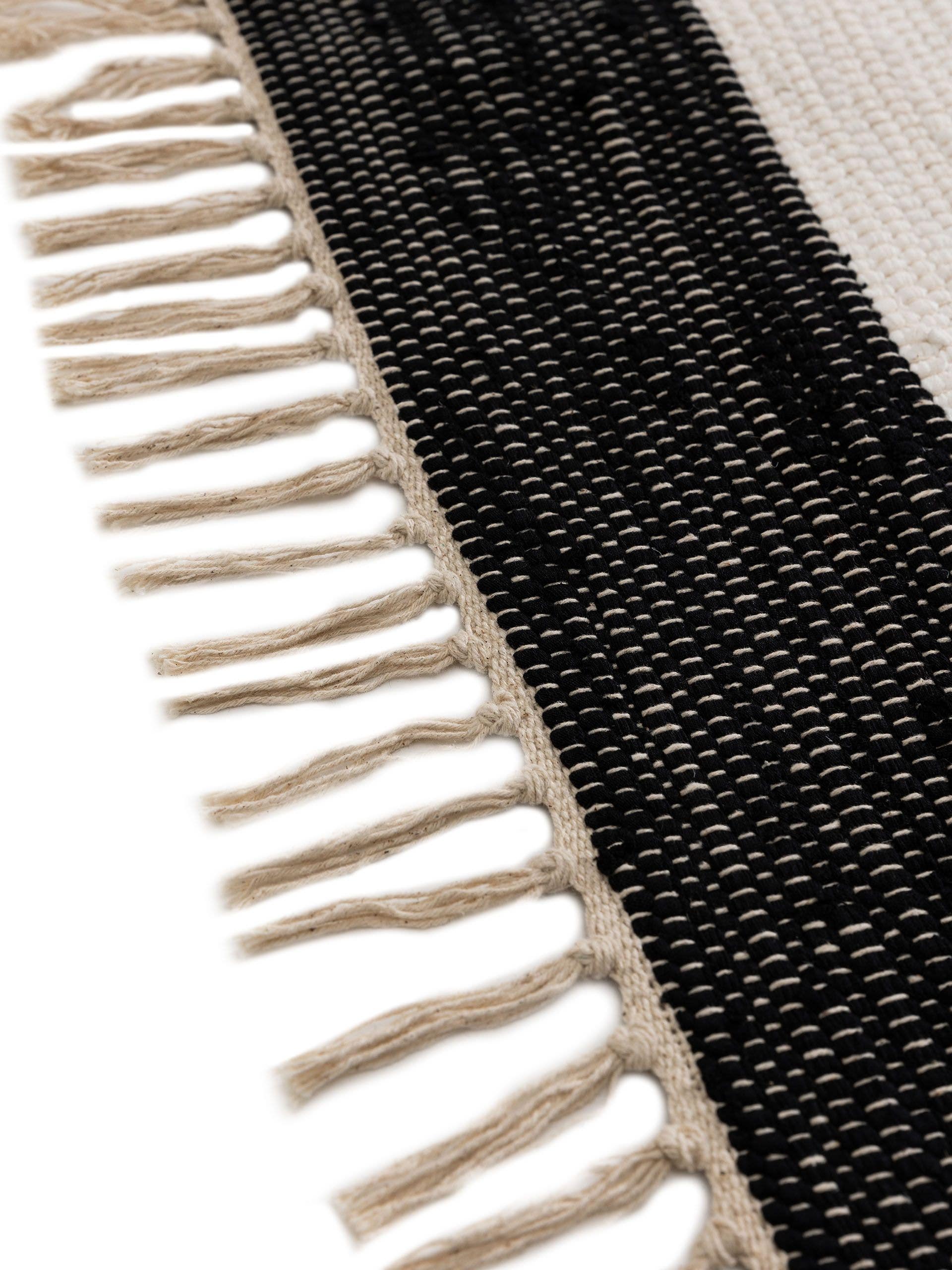 Rug made of 100% Cotton in Black/White with a 1- 5 mm high pile by benuta Basic