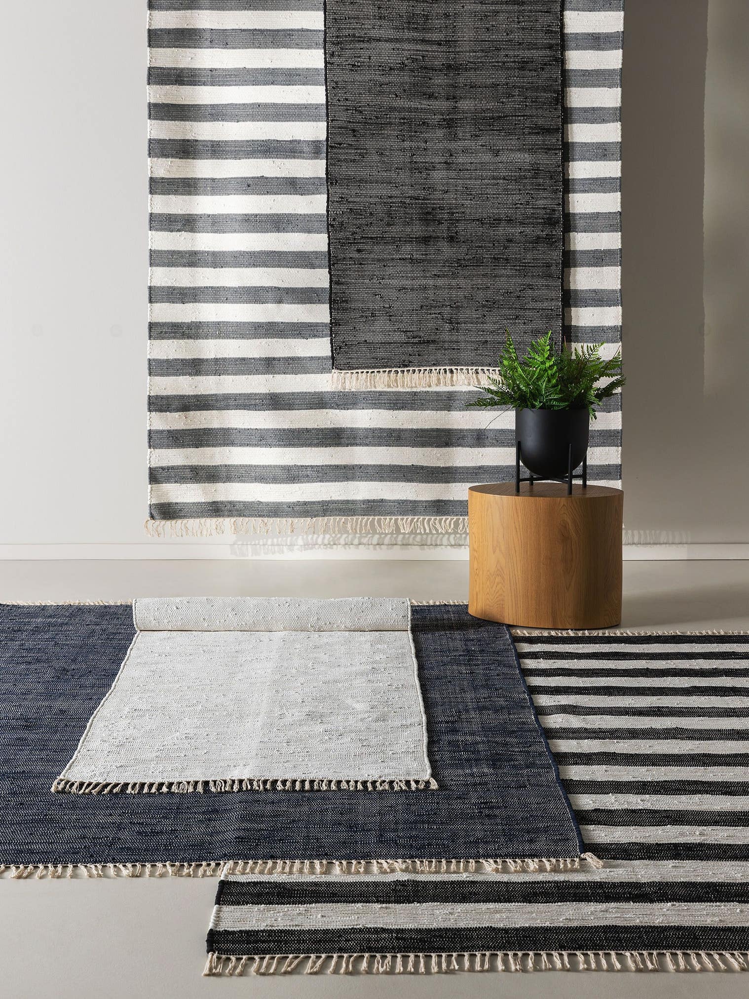 Rug made of 100% Cotton in Black/White with a 1- 5 mm high pile by benuta Basic