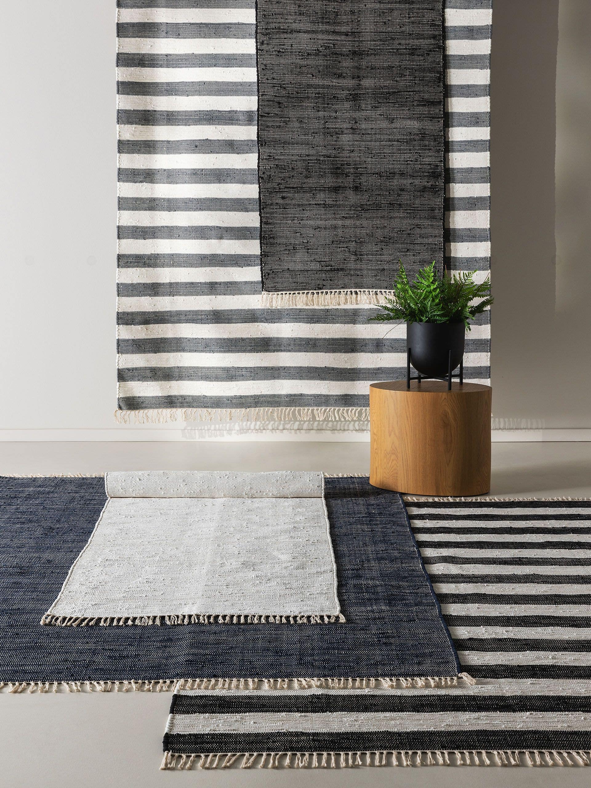 Rug made of 100% Cotton in Black/White with a 1- 5 mm high pile by benuta Basic
