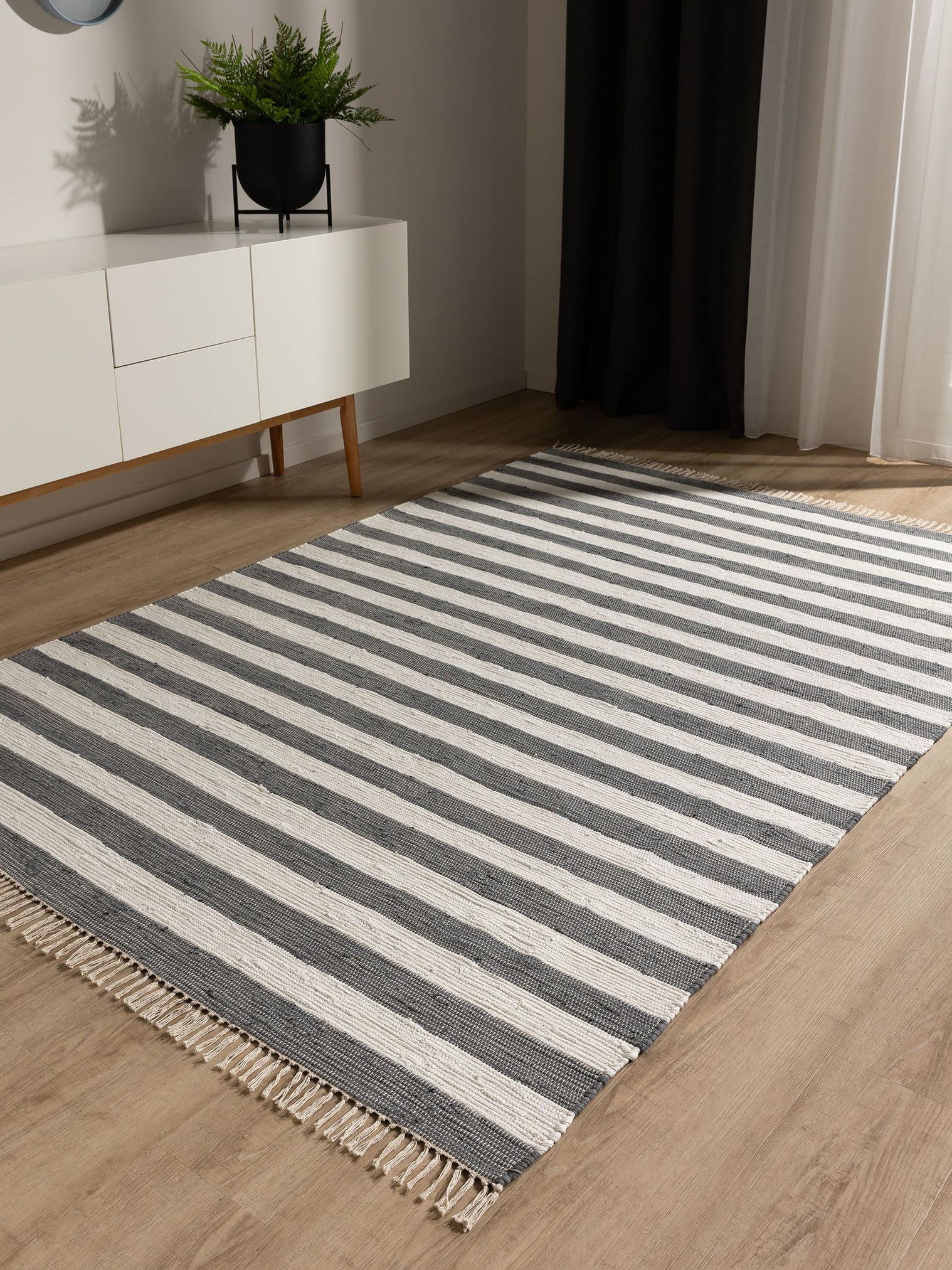 Teppich aus 100% Baumwolle in Grau mit bis 5 mm hohem Flor von benuta Basic
