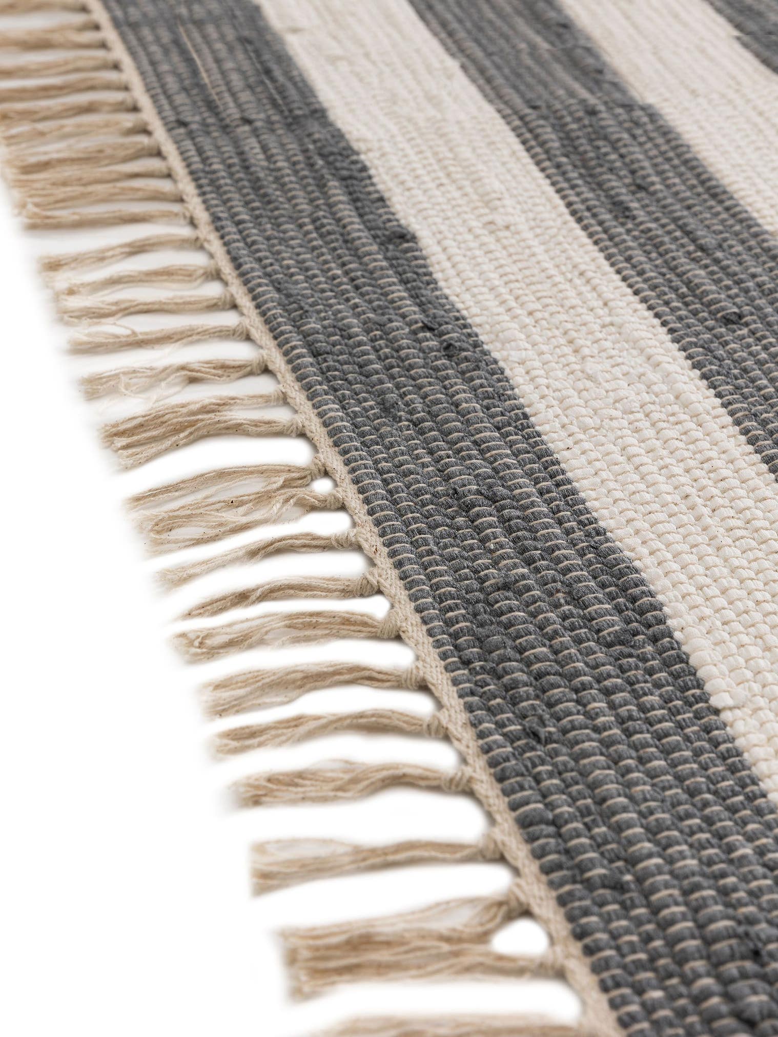 Teppich aus 100% Baumwolle in Grau mit bis 5 mm hohem Flor von benuta Basic