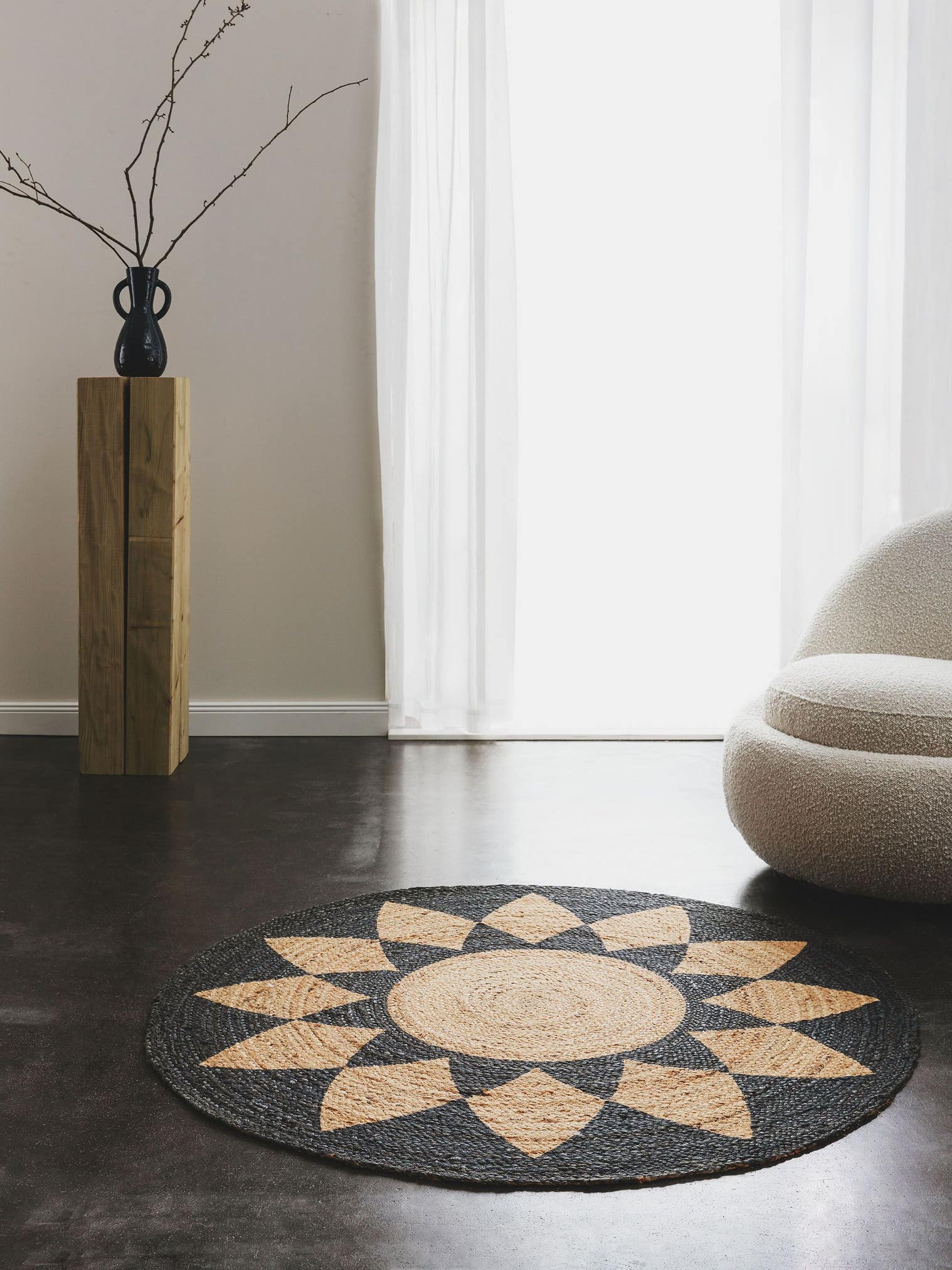 Rug made of 100% Jute in Black with a 1- 5 mm high pile by benuta Pure