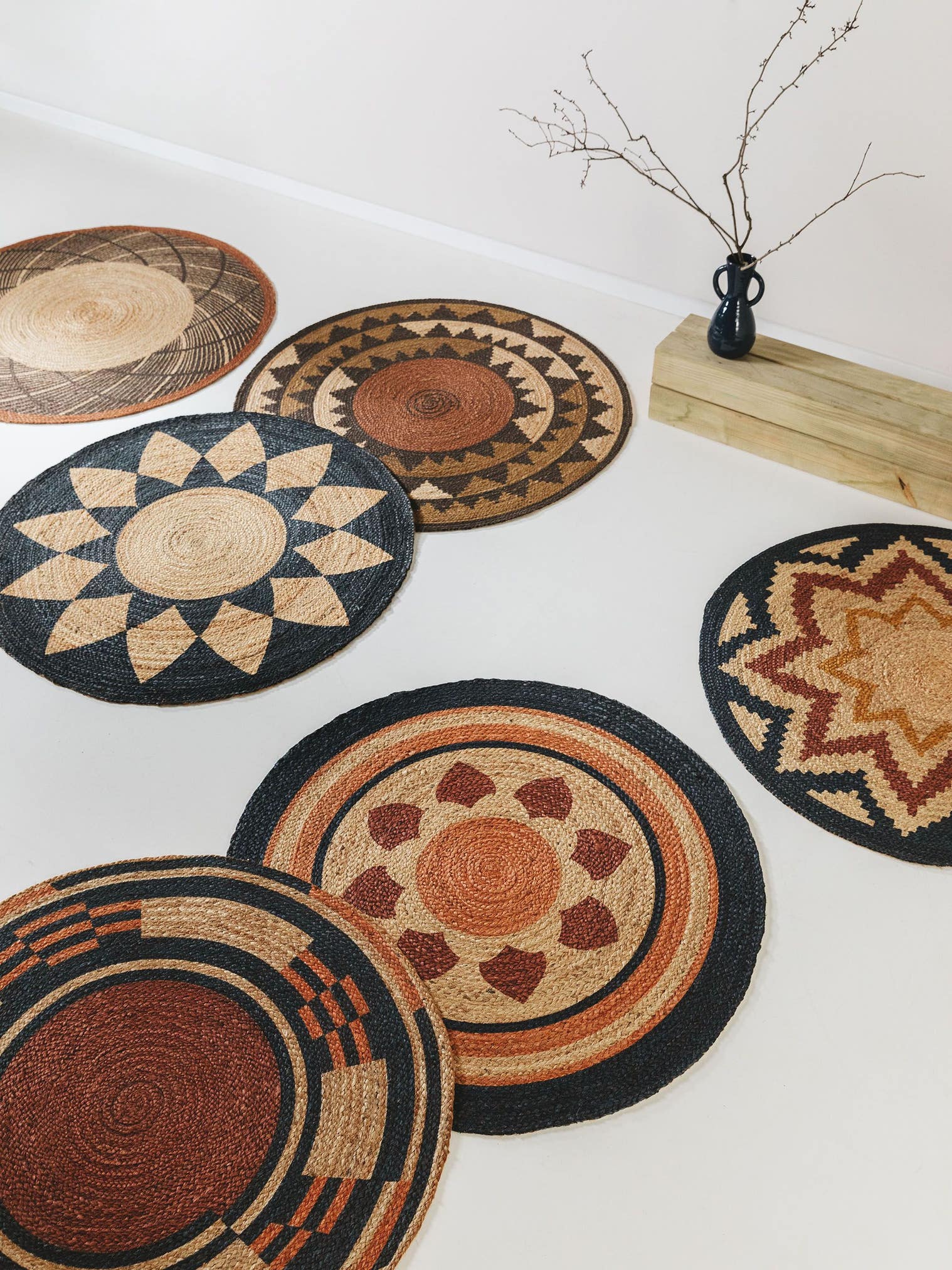 Rug made of 100% Jute in Black with a 1- 5 mm high pile by benuta Pure