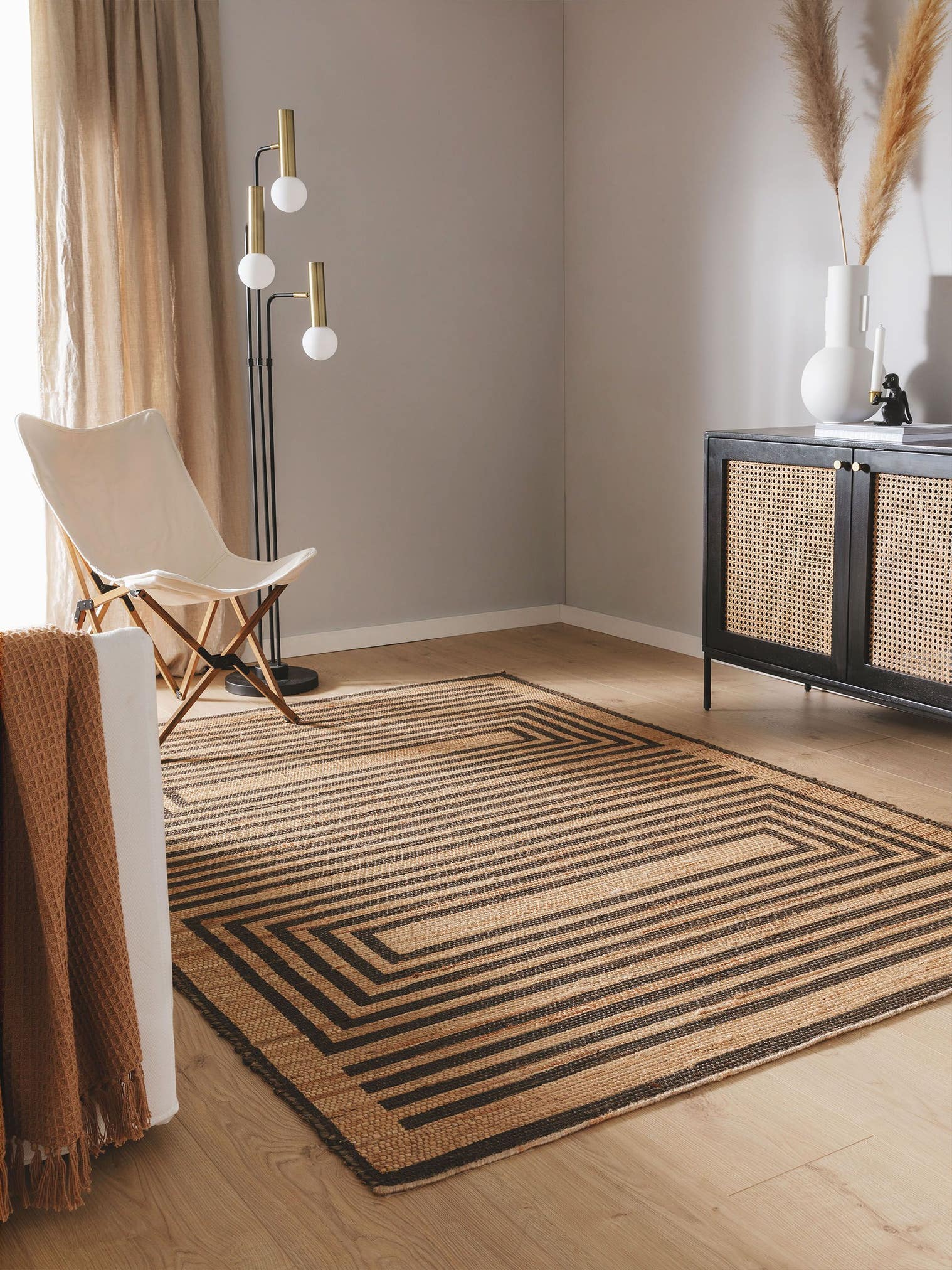 Rug made of 100% Jute in Brown with a 1- 5 mm high pile by benuta Pure
