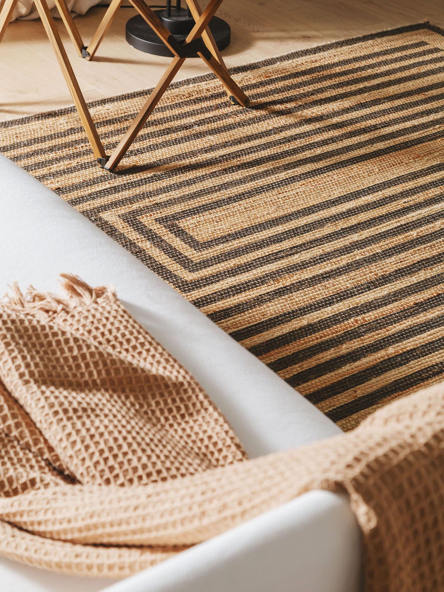 Rug made of 100% Jute in Brown with a 1- 5 mm high pile by benuta Pure