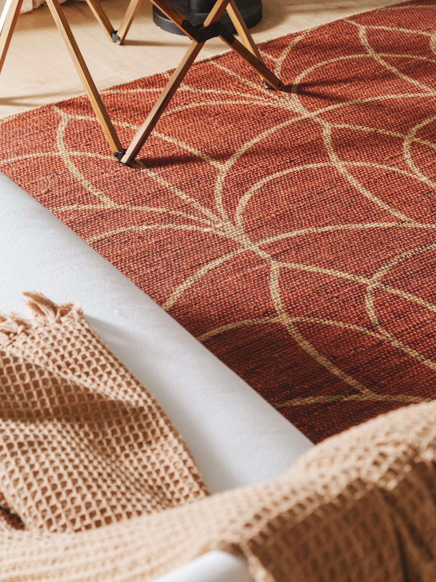 Tapis en 100% Jute en Rouge avec une pile de 1- 5 mm de hauteur de benuta