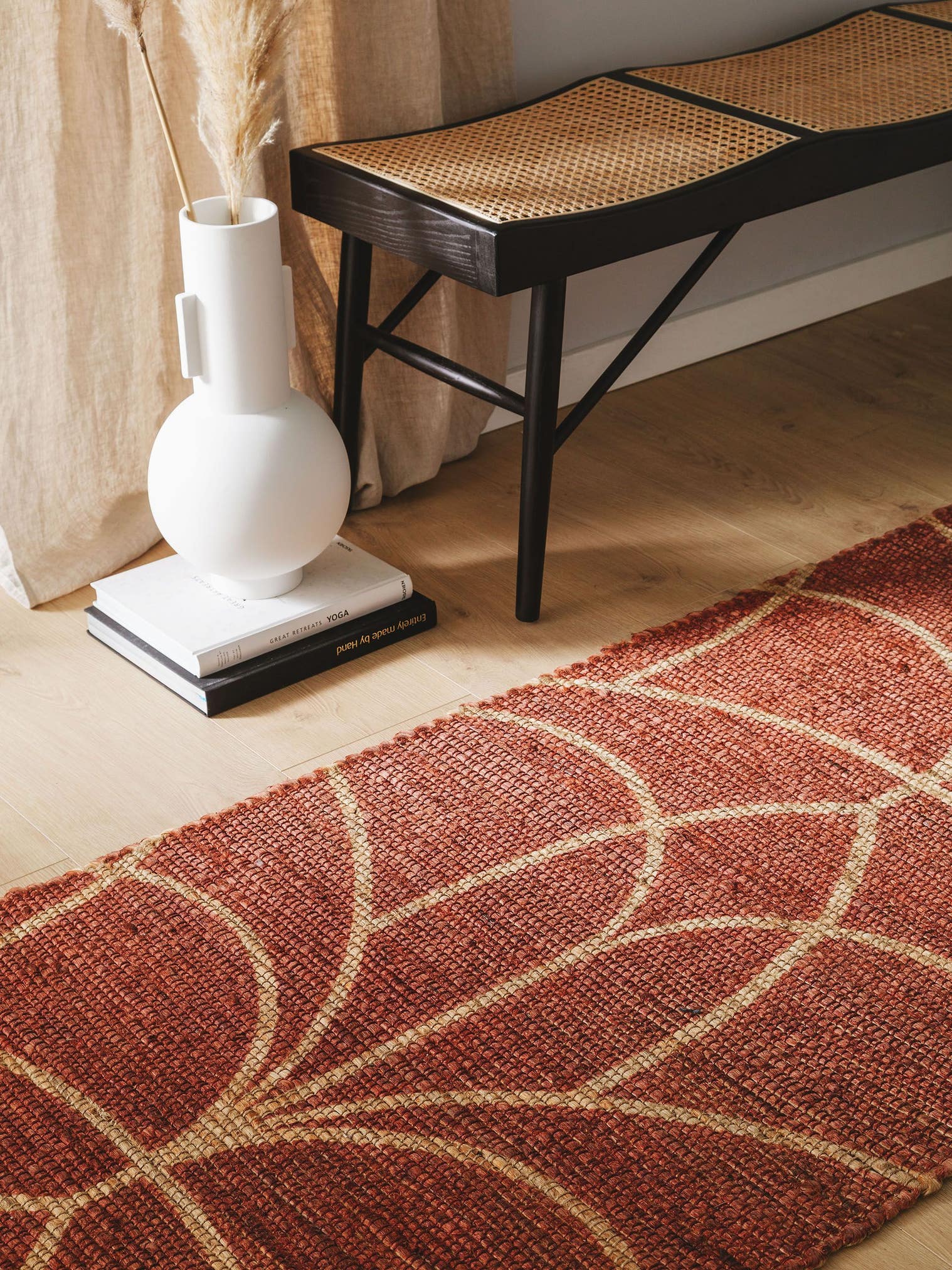 Teppich aus 100% Jute in Rot mit bis 5 mm hohem Flor von benuta